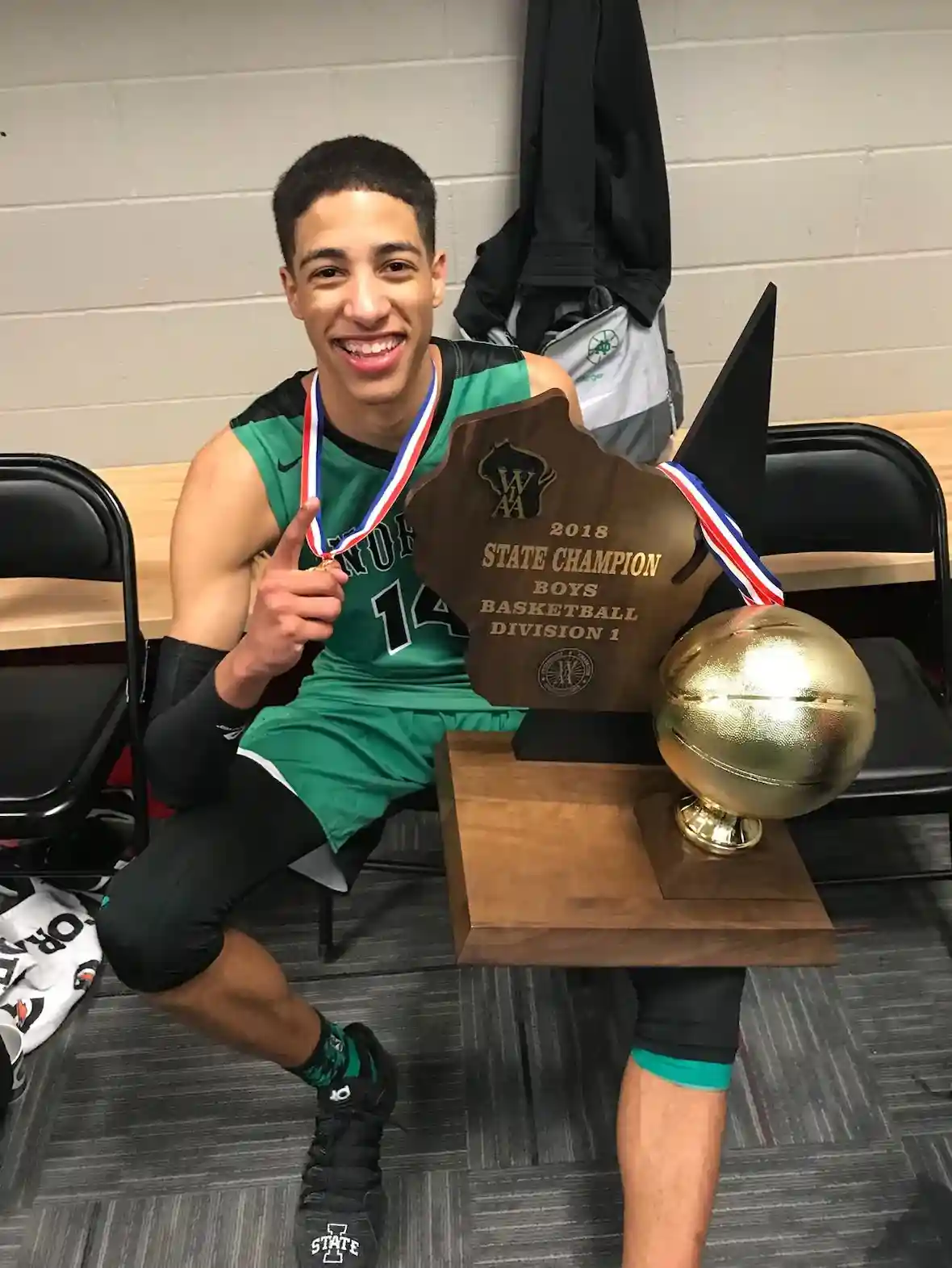 泰瑞斯-哈利伯頓以 PUMA Hali 1 "奧什科什北部 "運動裝向其根源致敬 PUMA Hali 1, Puma - 泰瑞斯-哈利伯頓以 PUMA Hali 1 "奧什科什北部 "運動裝向其根源致敬