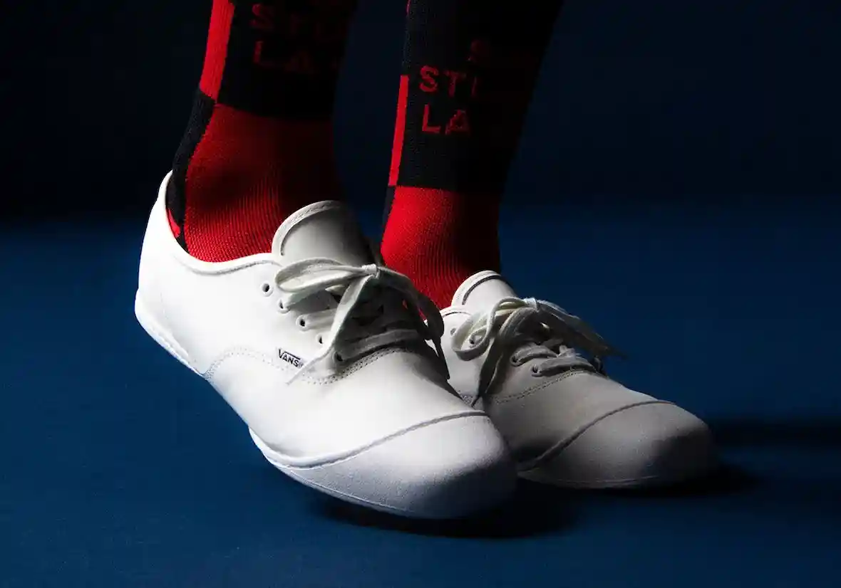 S.R. STUDIO x Vans 2025 年假日系列將鞋類推向雕塑領域 Vibram, Vans Authentic, Vans - S.R. STUDIO x Vans 2025 年假日系列將鞋類推向雕塑領域