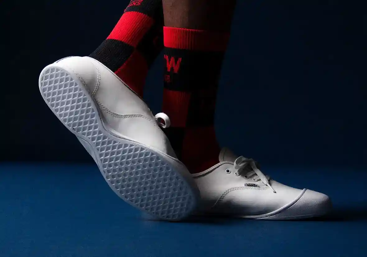 S.R. STUDIO x Vans 2025 年假日系列將鞋類推向雕塑領域 Vibram, Vans Authentic, Vans - S.R. STUDIO x Vans 2025 年假日系列將鞋類推向雕塑領域