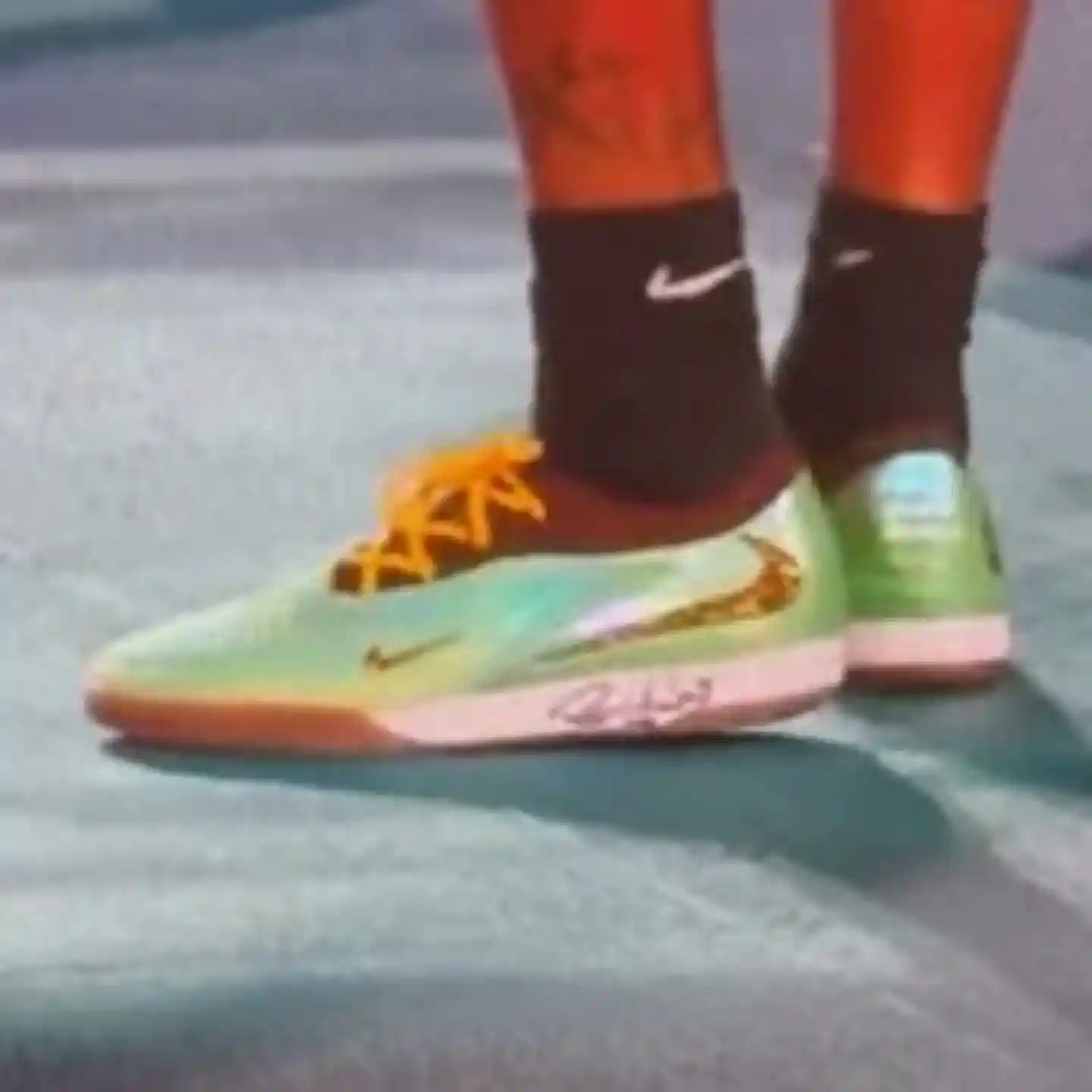 Travis Scott, Nike - 特拉維斯-斯科特在邁阿密 TOMA El Juego 首次亮相耐克足球鞋