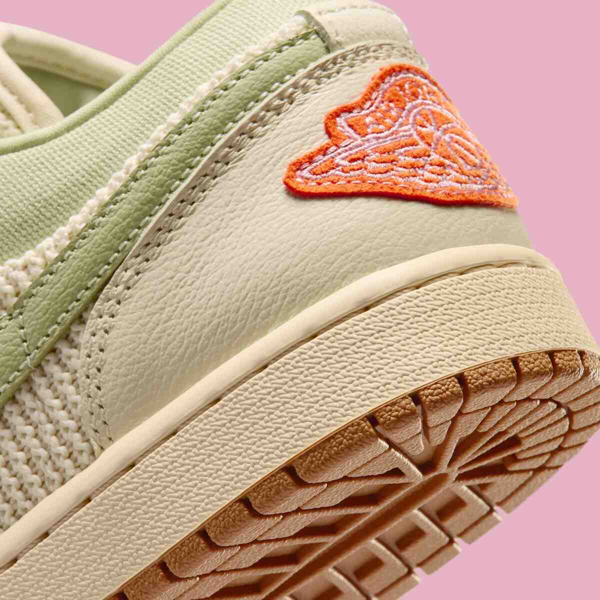 梭織細節詮釋 Air Jordan 1 "橄欖光環 "套裝 Air Jordan 1 Mid, Air Jordan 1 Low, Air Jordan 1, Air Jordan - 梭織細節詮釋 Air Jordan 1 "橄欖光環 "套裝