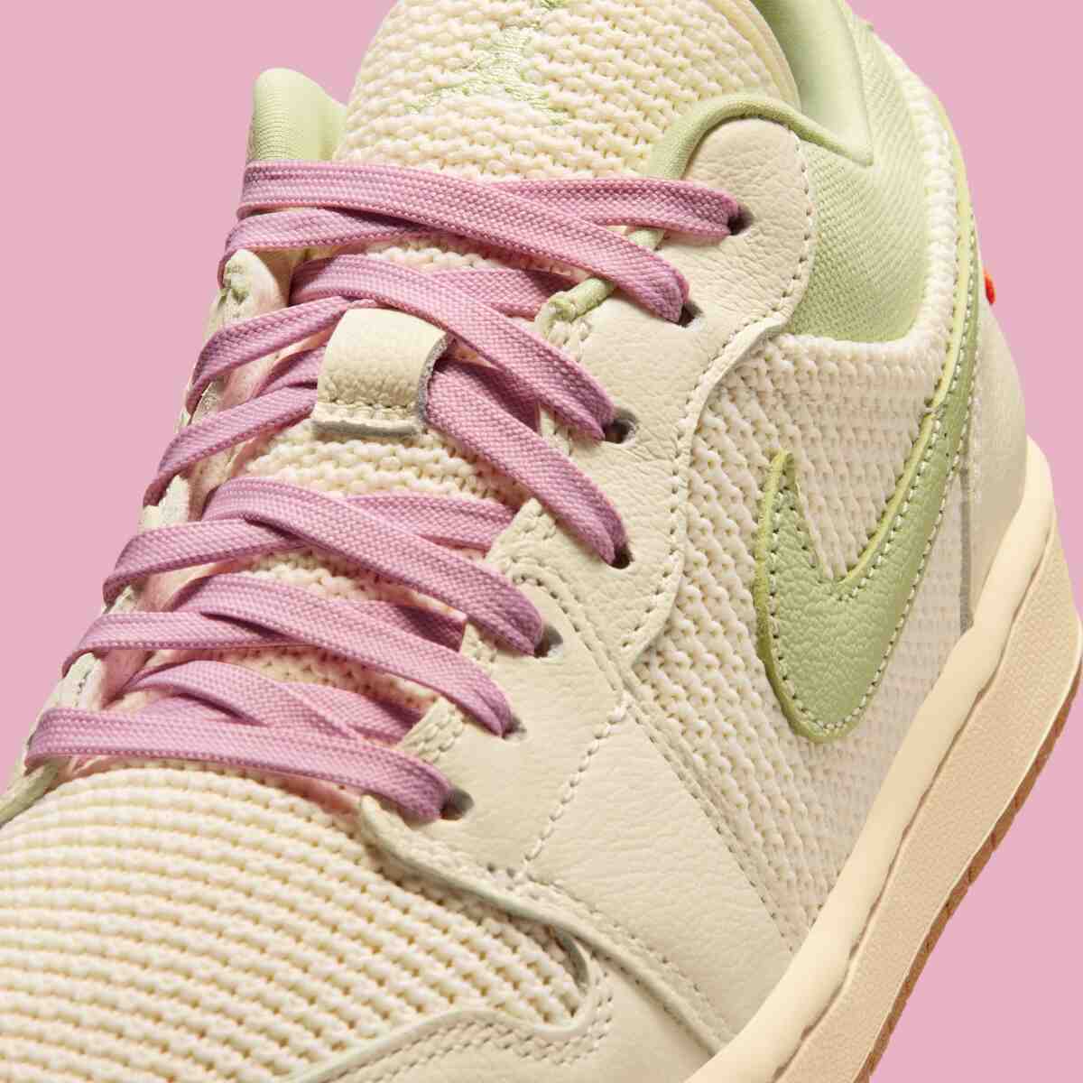 梭織細節詮釋 Air Jordan 1 "橄欖光環 "套裝 Air Jordan 1 Mid, Air Jordan 1 Low, Air Jordan 1, Air Jordan - 梭織細節詮釋 Air Jordan 1 "橄欖光環 "套裝