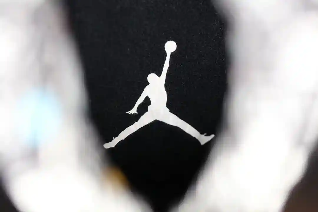 Air Jordan 10 "馬丁 "樣品揭示了一種罕見的情景喜劇靈感設計 Air Jordan 10, Air Jordan 1, Air Jordan - Air Jordan 10 "馬丁 "樣品揭示了一種罕見的情景喜劇靈感設計