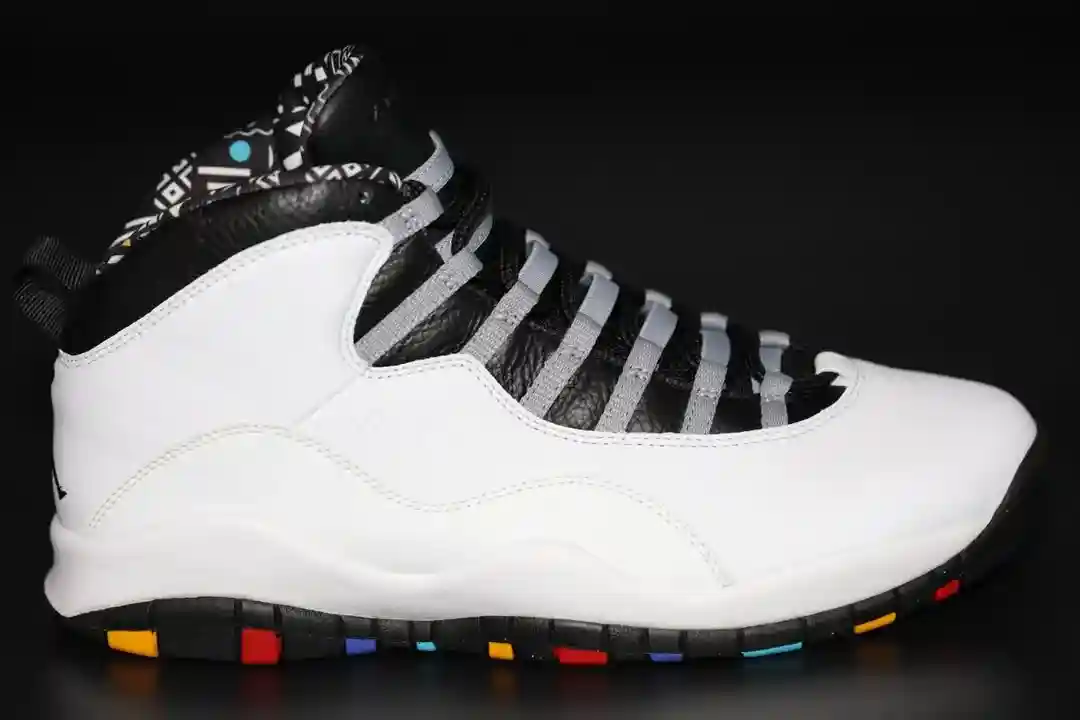 Air Jordan 10 "馬丁 "樣品揭示了一種罕見的情景喜劇靈感設計 Air Jordan 10, Air Jordan 1, Air Jordan - Air Jordan 10 "馬丁 "樣品揭示了一種罕見的情景喜劇靈感設計
