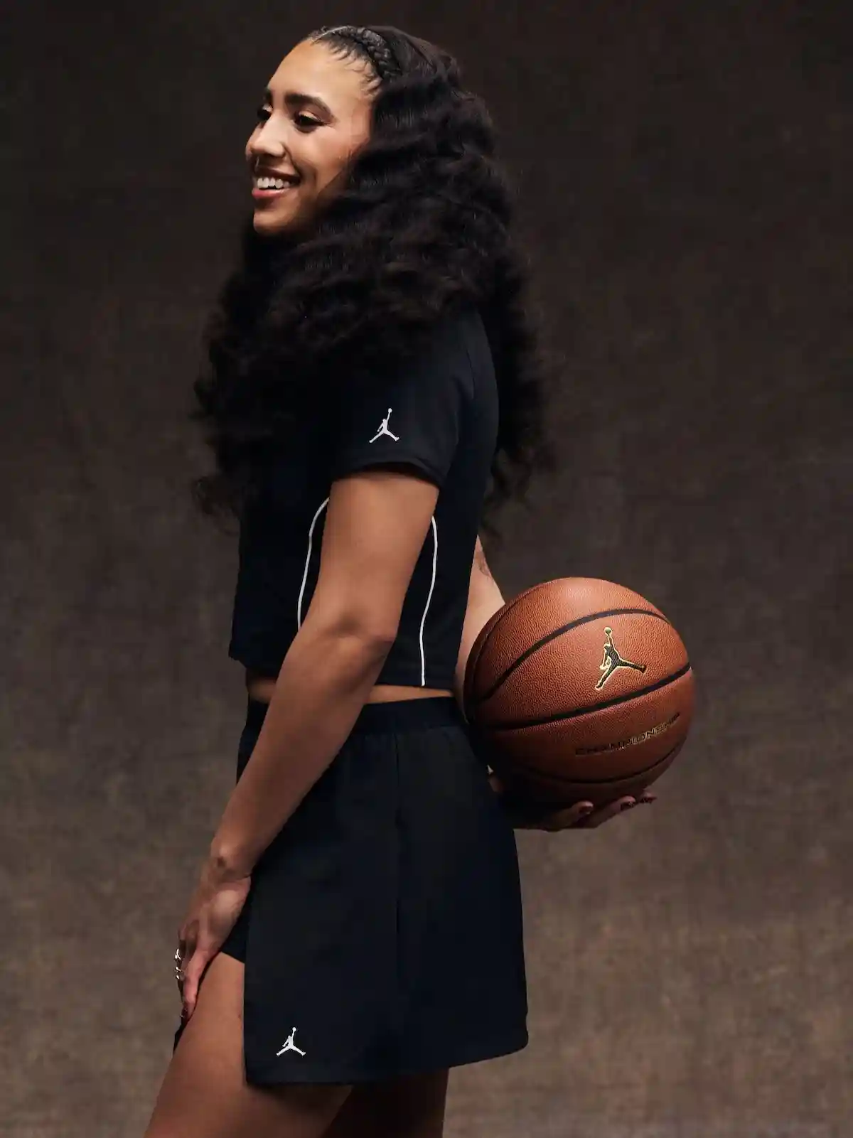 Nike, NBA, Jordan Brand, Air Jordan - 阿茲-福德在 2026 年 WNBA 選秀前與喬丹品牌簽約