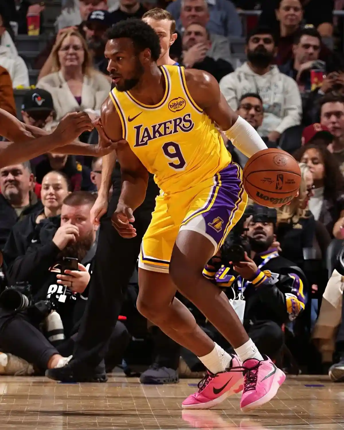 Bronny James debuts Nike LeBron Witness 9 PE with signature logo during Lakers game