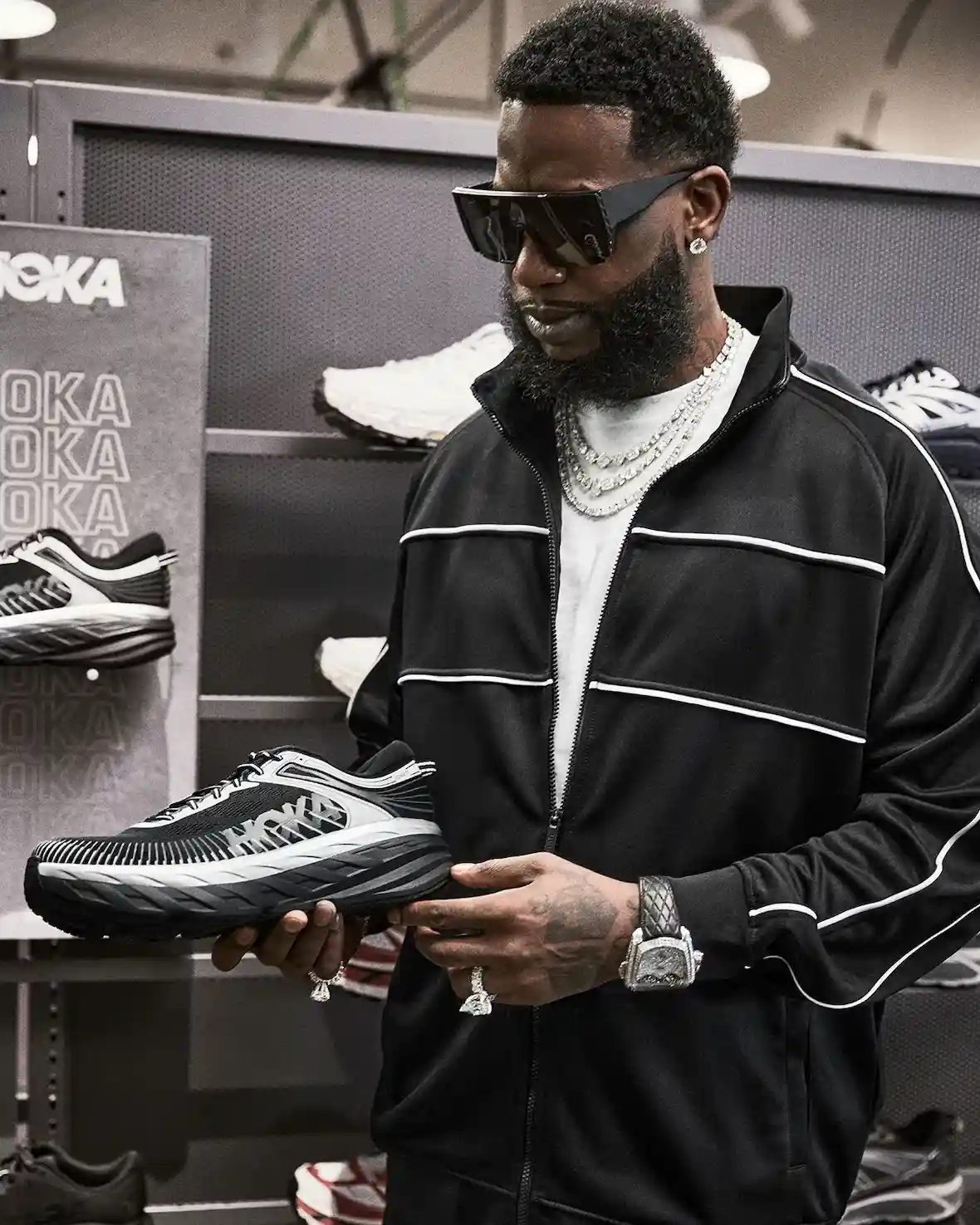 古馳-馬內(Gucci Mane)與 Foot Locker 合作,出演 HOKA Bondi 7 廣告大片 Hoka, Foot Locker - 古馳-馬內(Gucci Mane)與 Foot Locker 合作,出演 HOKA Bondi 7 廣告大片