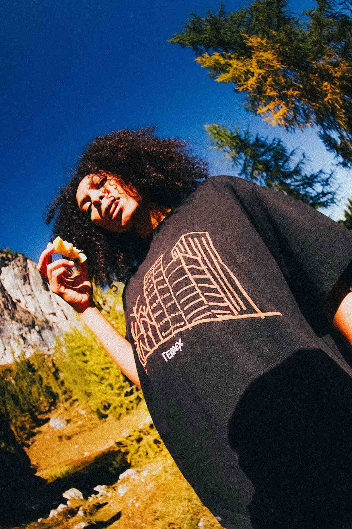 Mark Gonzales, adidas Terrex, adidas - 馬克-岡薩雷斯的塗鴉宇宙登陸阿迪達斯 TERREX Skychaser GTX