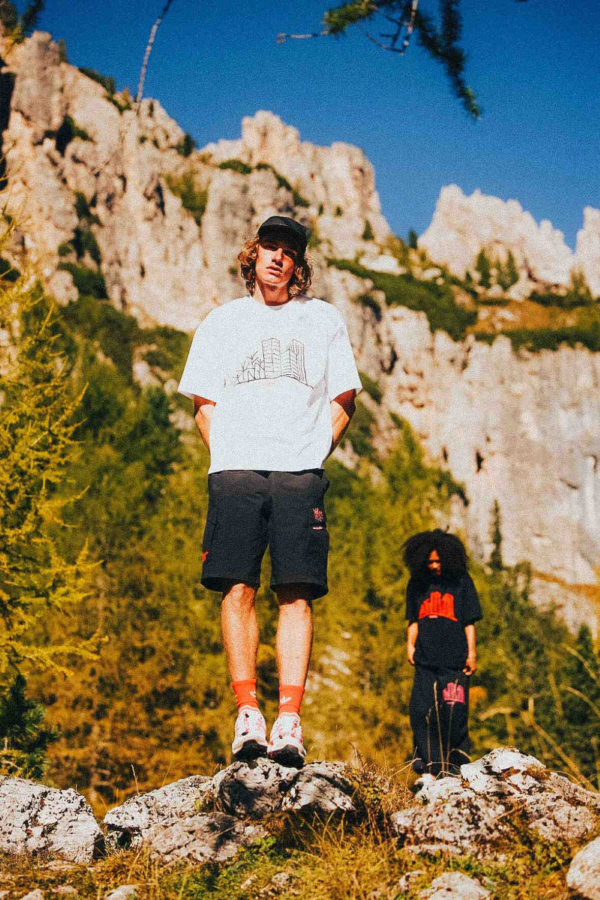 Mark Gonzales, adidas Terrex, adidas - 馬克-岡薩雷斯的塗鴉宇宙登陸阿迪達斯 TERREX Skychaser GTX