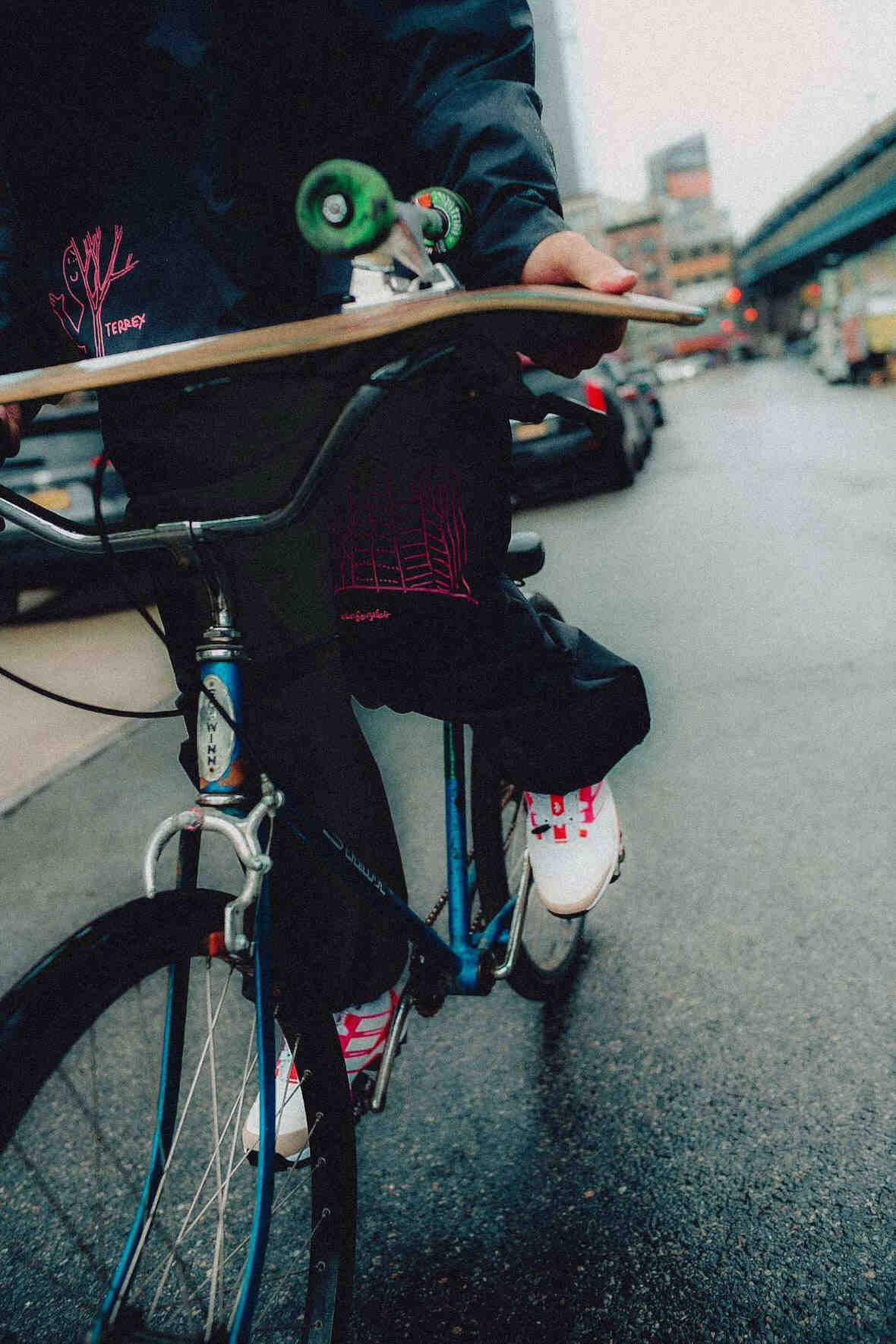 Mark Gonzales, adidas Terrex, adidas - 馬克-岡薩雷斯的塗鴉宇宙登陸阿迪達斯 TERREX Skychaser GTX