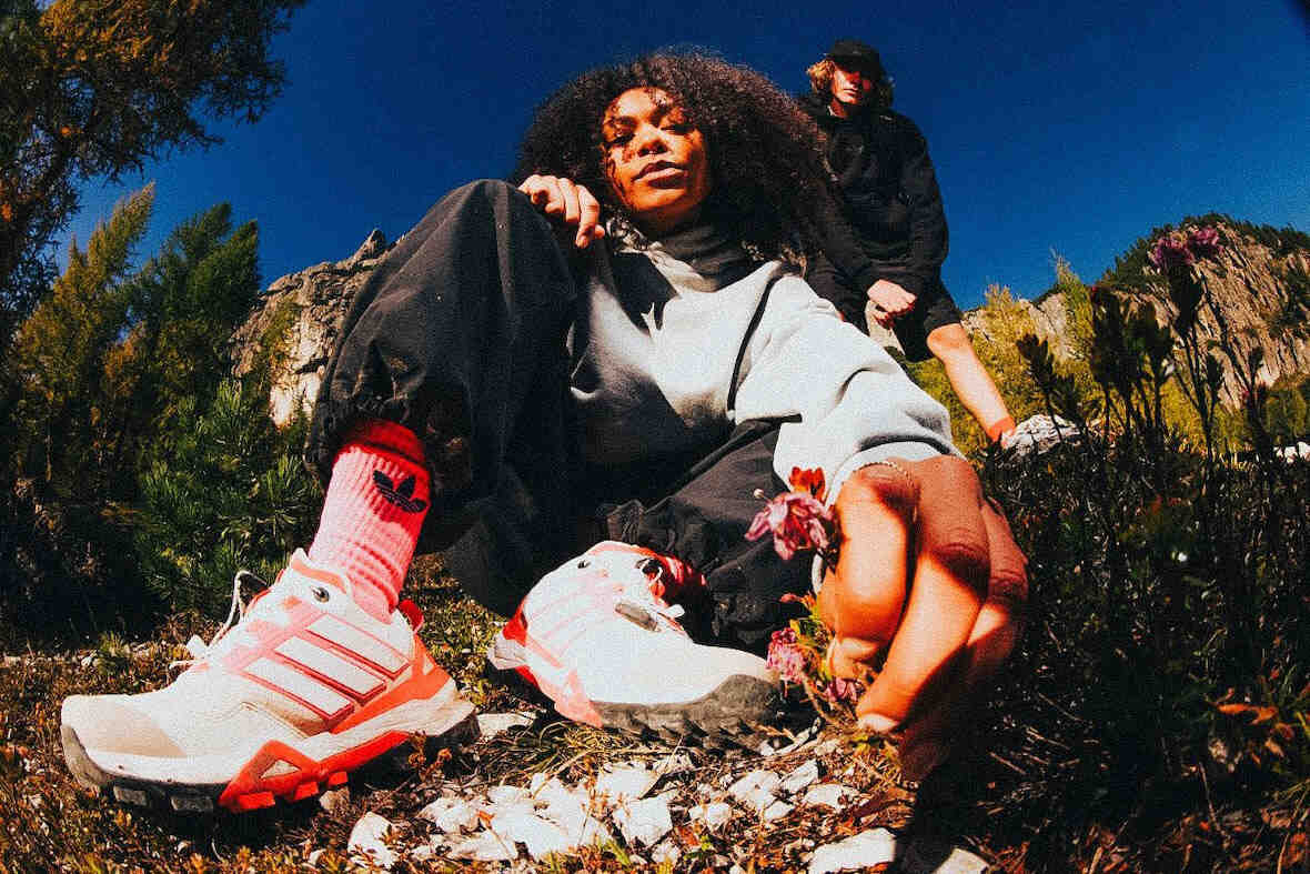 Mark Gonzales, adidas Terrex, adidas - 馬克-岡薩雷斯的塗鴉宇宙登陸阿迪達斯 TERREX Skychaser GTX