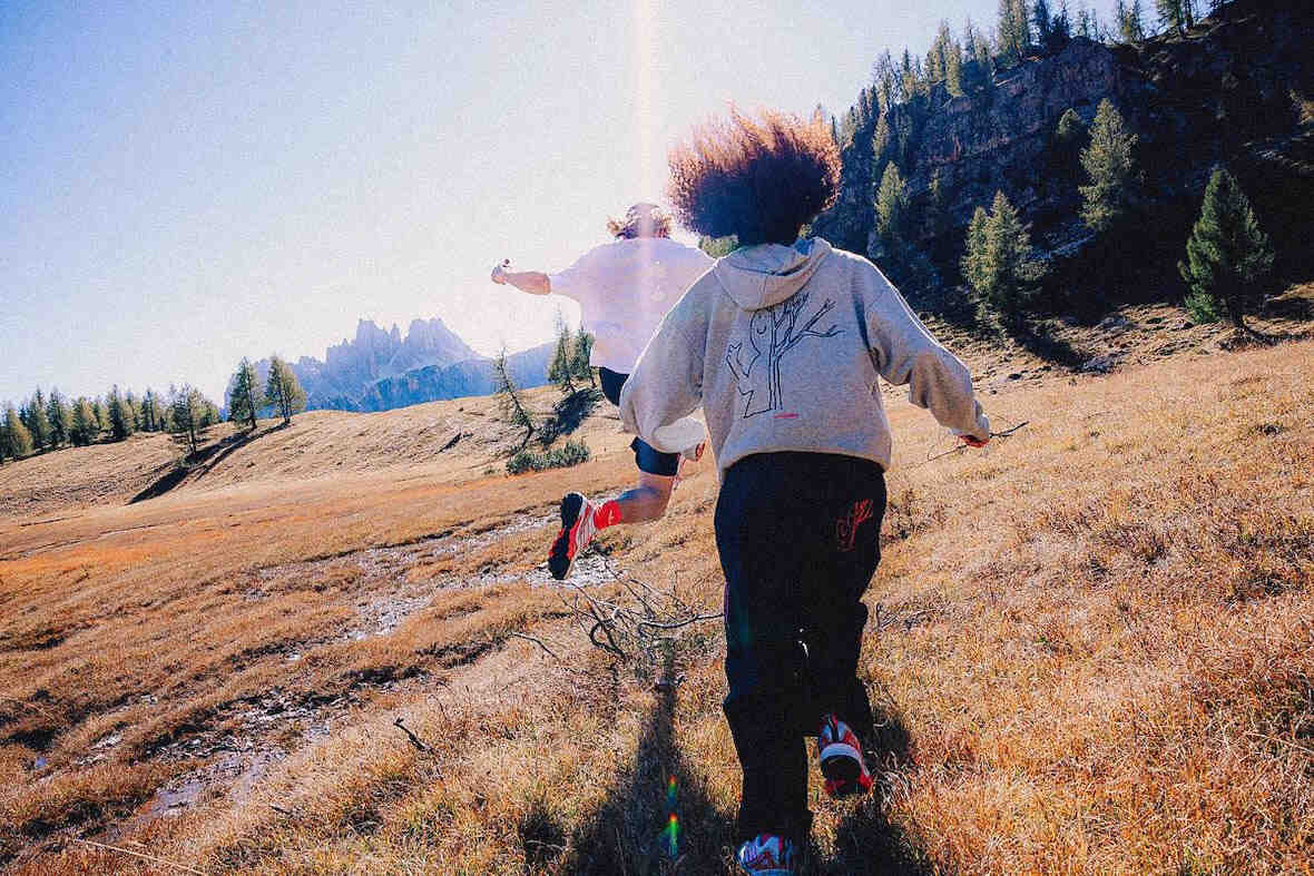 Mark Gonzales, adidas Terrex, adidas - 馬克-岡薩雷斯的塗鴉宇宙登陸阿迪達斯 TERREX Skychaser GTX