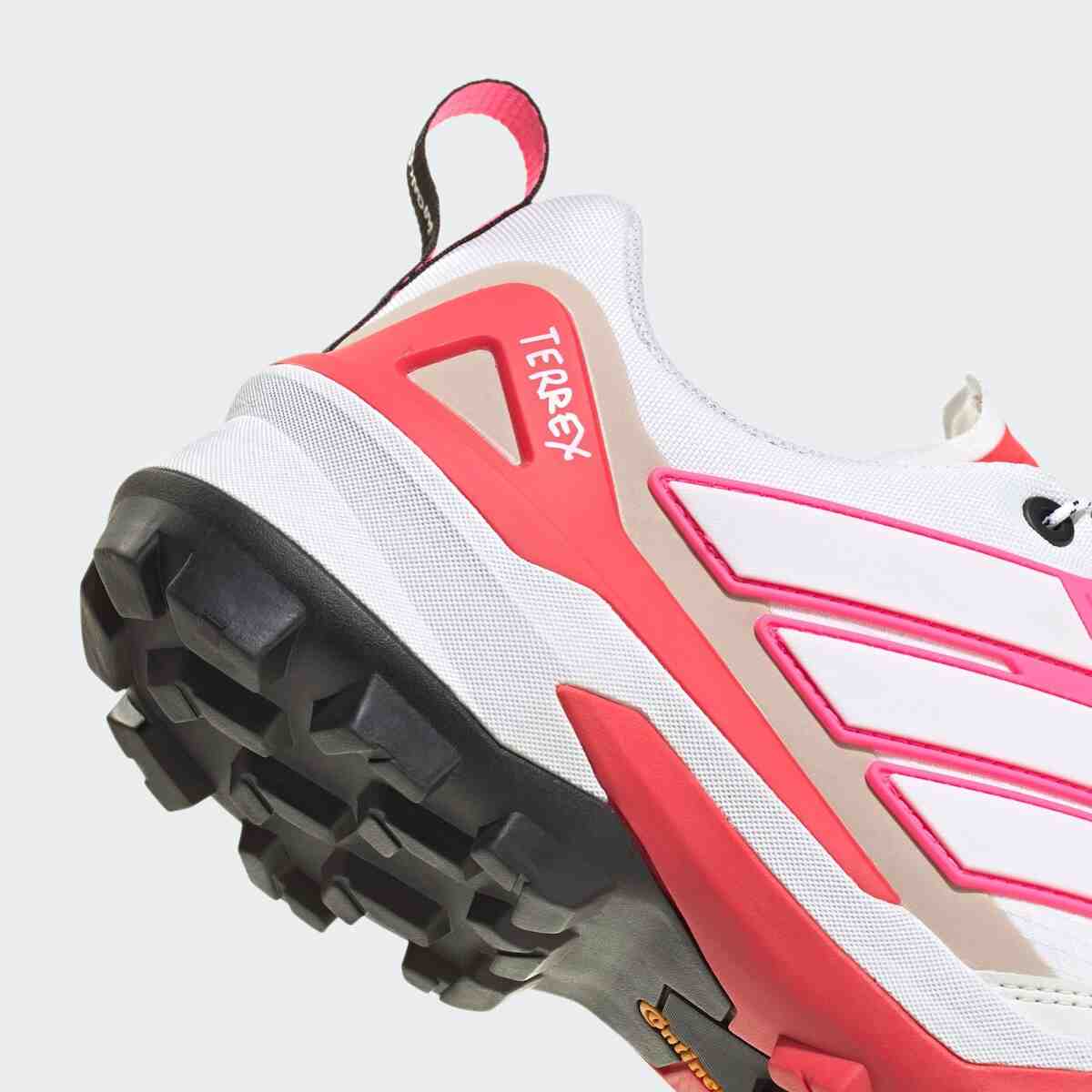 Mark Gonzales, adidas Terrex, adidas - 馬克-岡薩雷斯的塗鴉宇宙登陸阿迪達斯 TERREX Skychaser GTX