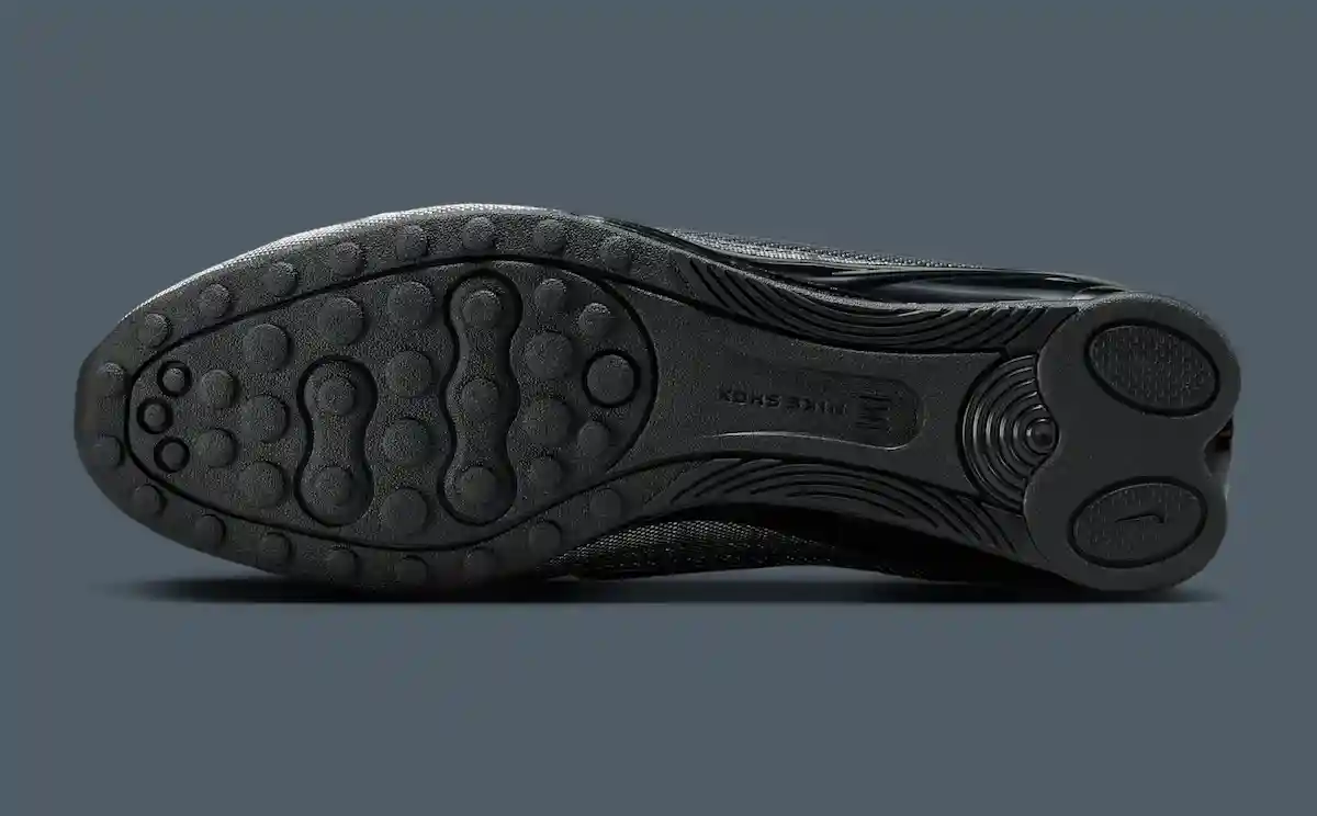 Naked Copenhagen 對 Nike Shox Z 和 Calistra 進行了重新設計,採用了光滑的金屬裝飾 Nike Shox, Nike - Naked Copenhagen 對 Nike Shox Z 和 Calistra 進行了重新設計,採用了光滑的金屬裝飾