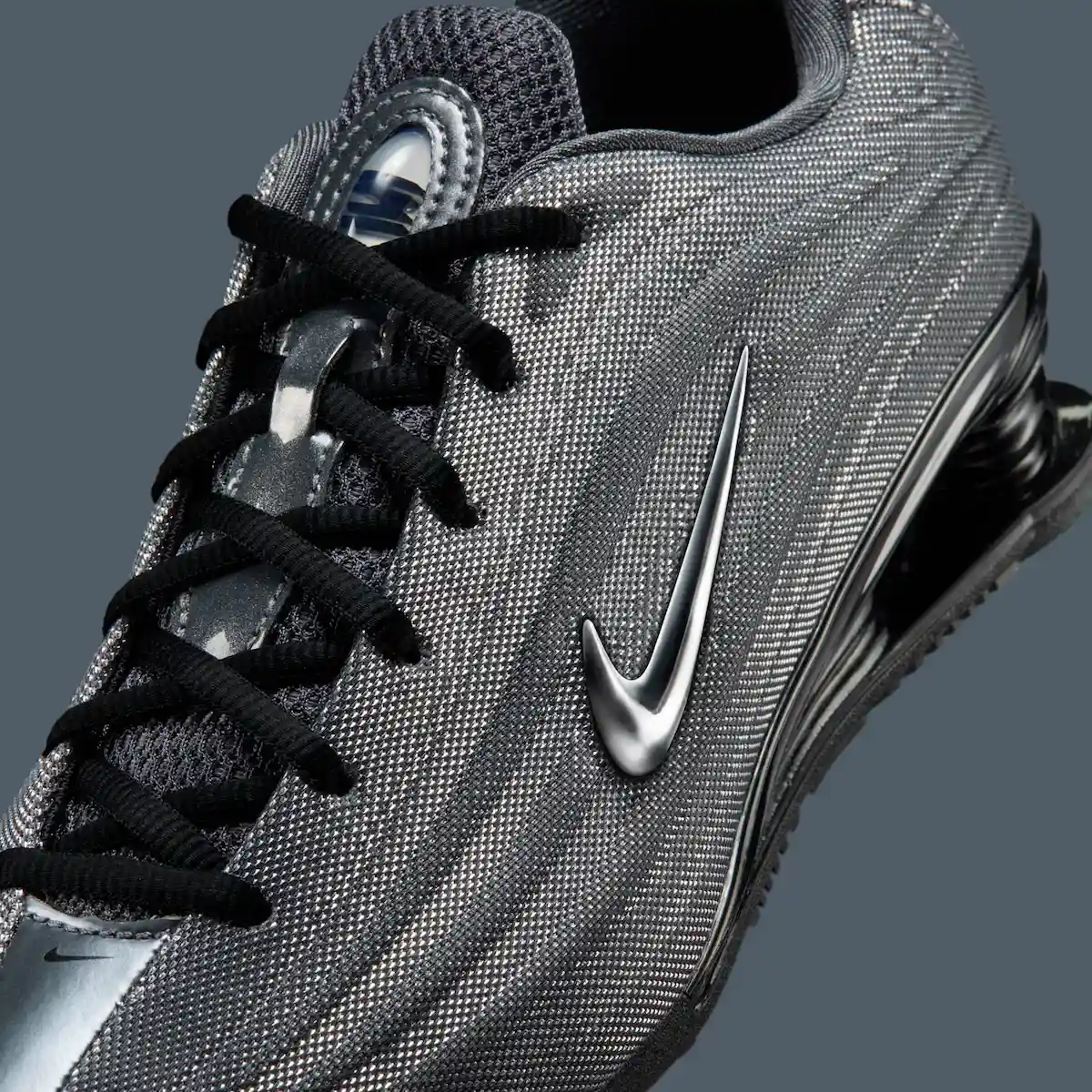 Naked Copenhagen 對 Nike Shox Z 和 Calistra 進行了重新設計,採用了光滑的金屬裝飾 Nike Shox, Nike - Naked Copenhagen 對 Nike Shox Z 和 Calistra 進行了重新設計,採用了光滑的金屬裝飾