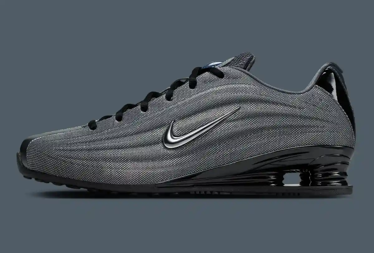 Naked Copenhagen 對 Nike Shox Z 和 Calistra 進行了重新設計,採用了光滑的金屬裝飾 Nike Shox, Nike - Naked Copenhagen 對 Nike Shox Z 和 Calistra 進行了重新設計,採用了光滑的金屬裝飾