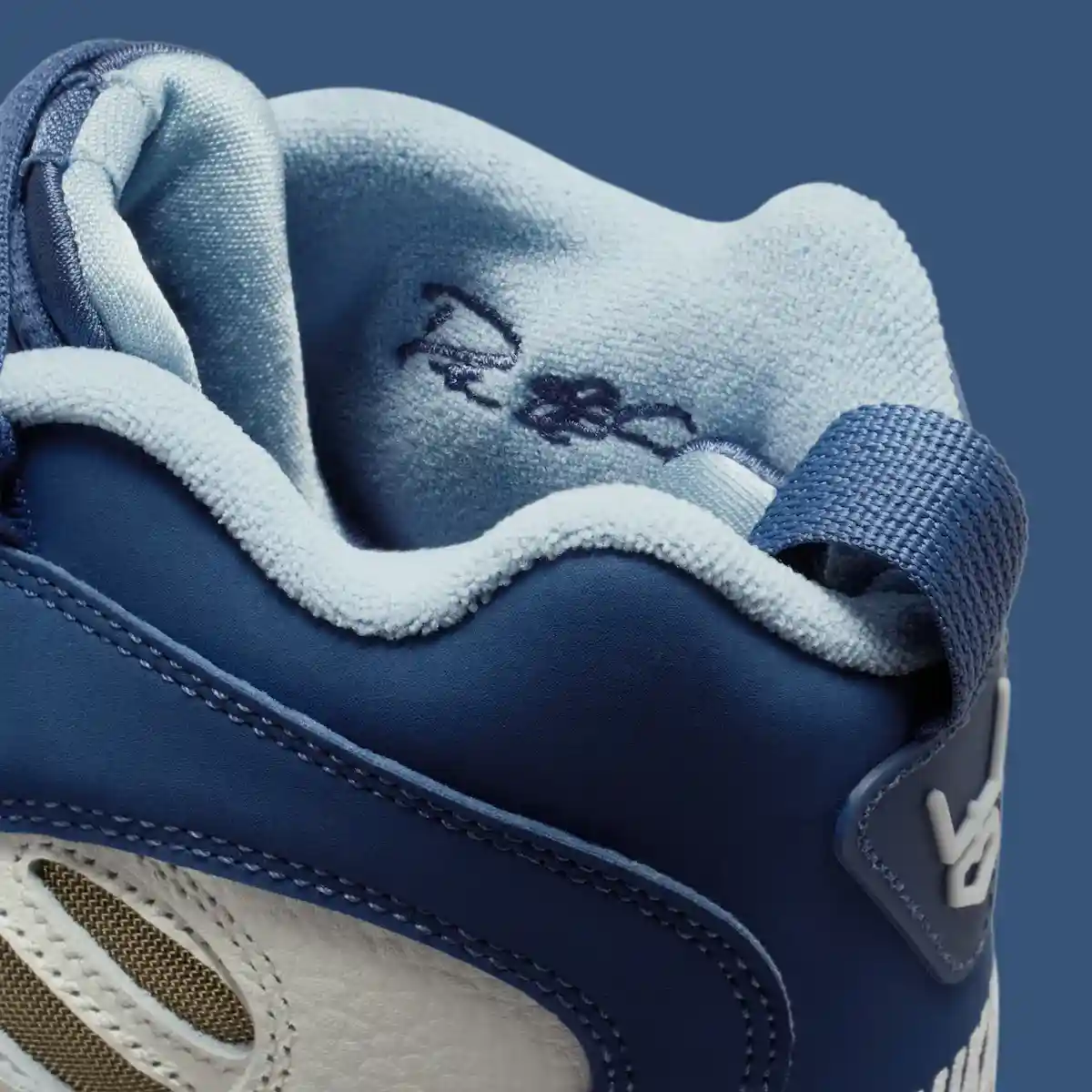 耐克 Air Diamond Turf 2 "皇家隊 "4 月 4 日發佈 Nike Air Diamond Turf 2, Nike Air Diamond Turf, Nike, Deion Sanders - 耐克 Air Diamond Turf 2 "皇家隊 "4 月 4 日發佈