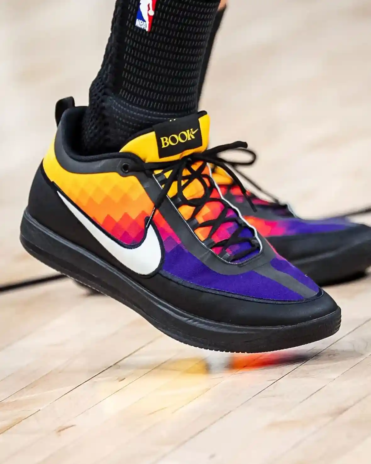 Nike Book 2, Nike, NBA, Devin Booker - 德文-布克亮相耐克圖書 2 "山谷 "體育版