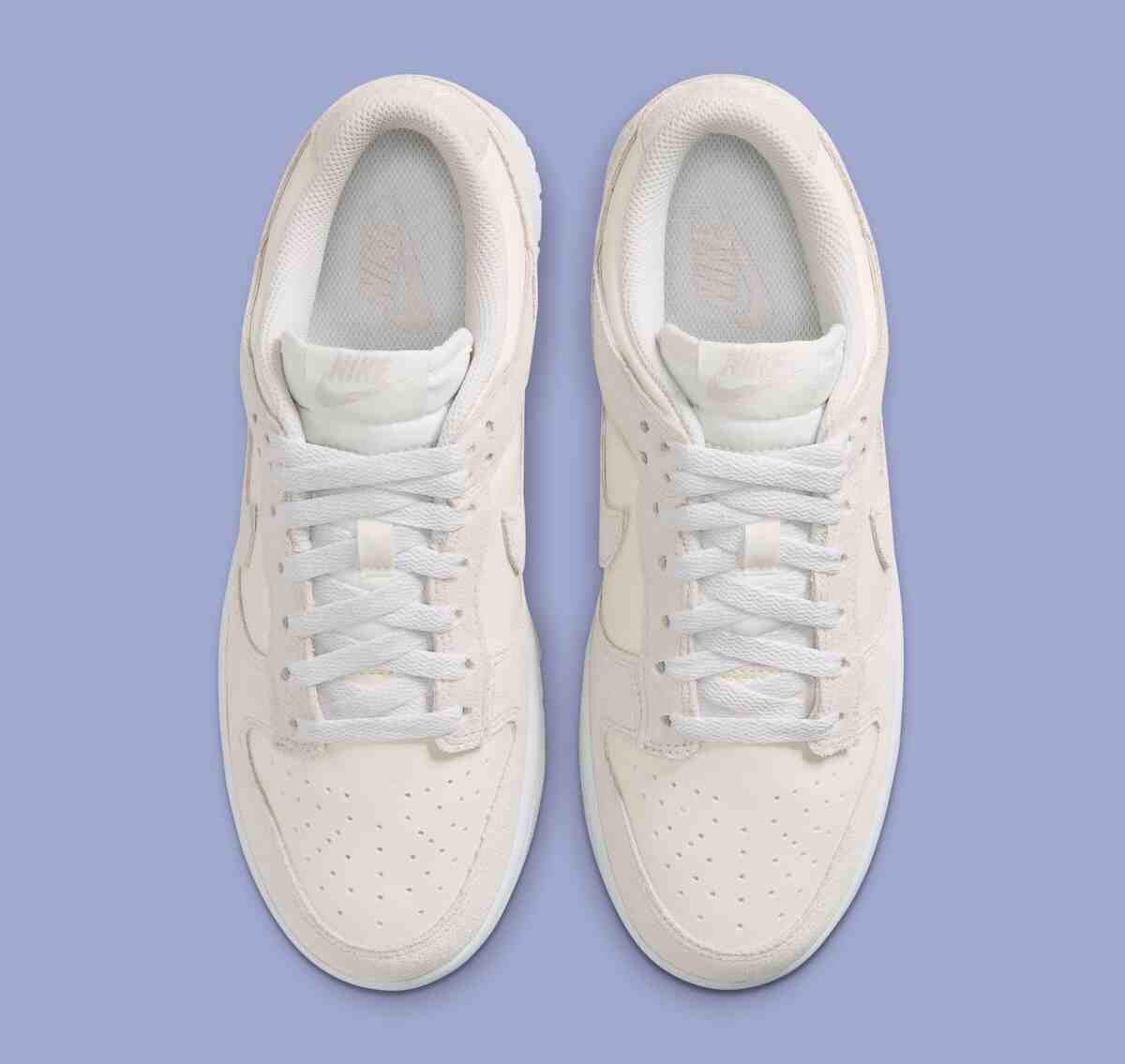 耐克 Dunk Low SE "帆船色/深灰色 "將柔軟的絨面革與清爽的中性色搭配在一起 Nike Dunk Low, Nike - 耐克 Dunk Low SE "帆船色/深灰色 "將柔軟的絨面革與清爽的中性色搭配在一起