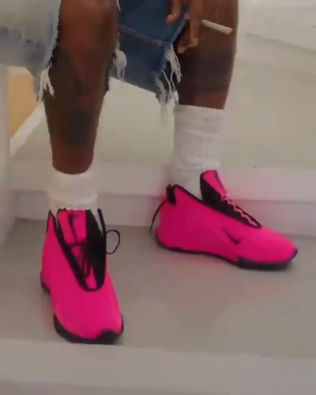 Wale, Nike GT Future, Nike - Wale 首次亮相耐克 GT Future "超粉色 "鞋款