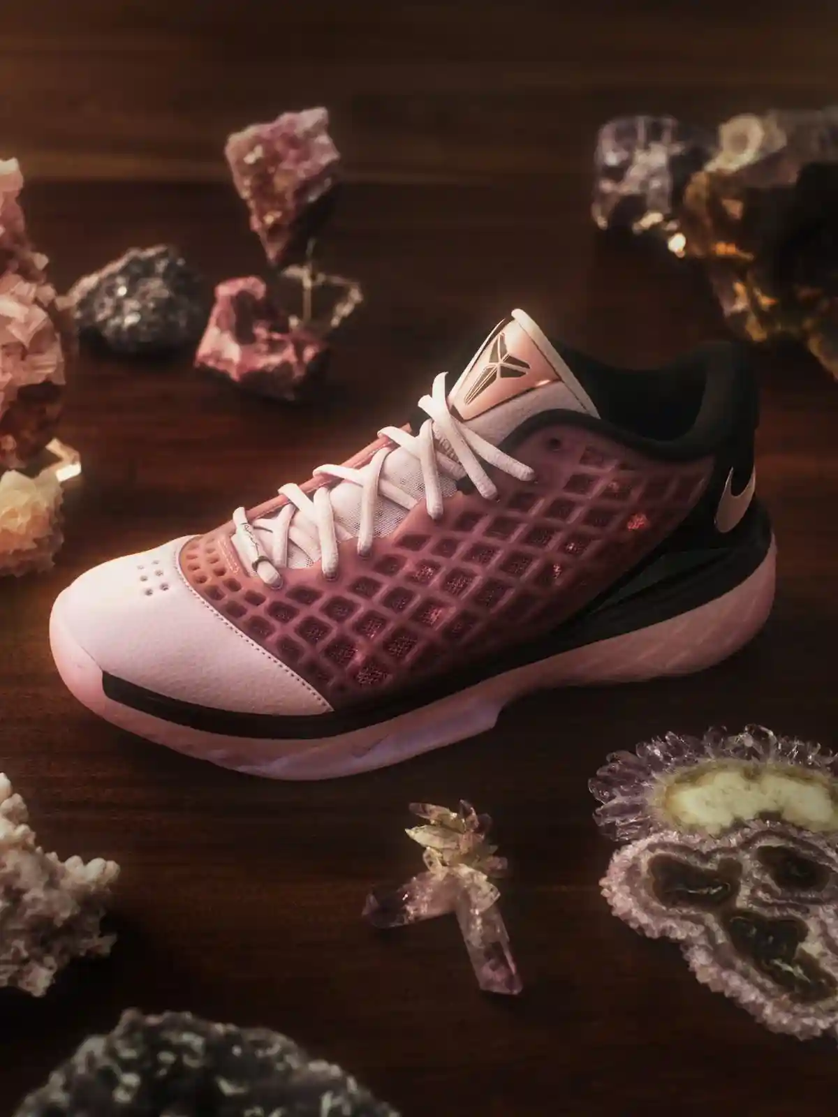 耐克科比 3 Low Protro "粉紅石英 "3 月 13 日發佈 Nike Kobe 3 Protro, Nike Kobe 3 Low, Nike Kobe 3, Nike, NBA - 耐克科比 3 Low Protro "粉紅石英 "3 月 13 日發佈