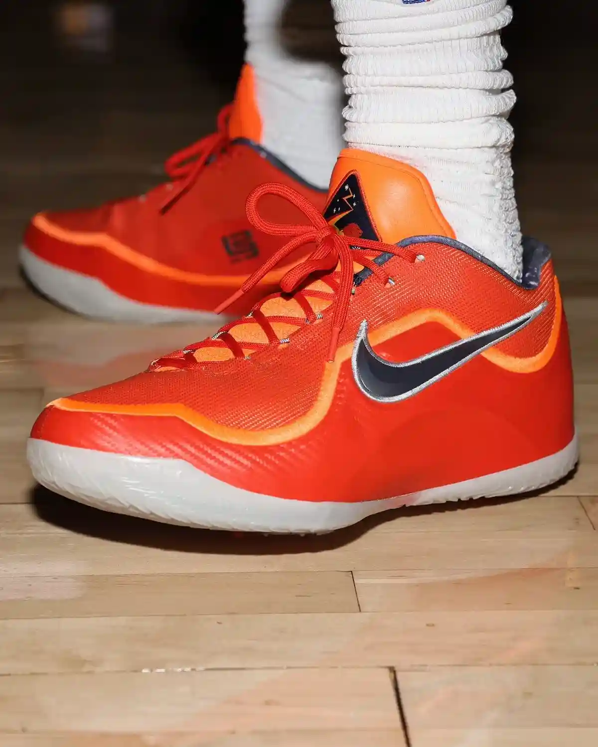 勒布朗-詹姆斯亮相耐克勒布朗 23 "大爆炸 "PE 秀 Nike LeBron 9 Big Bang, Nike LeBron 23, Nike, NBA, LeBron James - 勒布朗-詹姆斯亮相耐克勒布朗 23 "大爆炸 "PE 秀