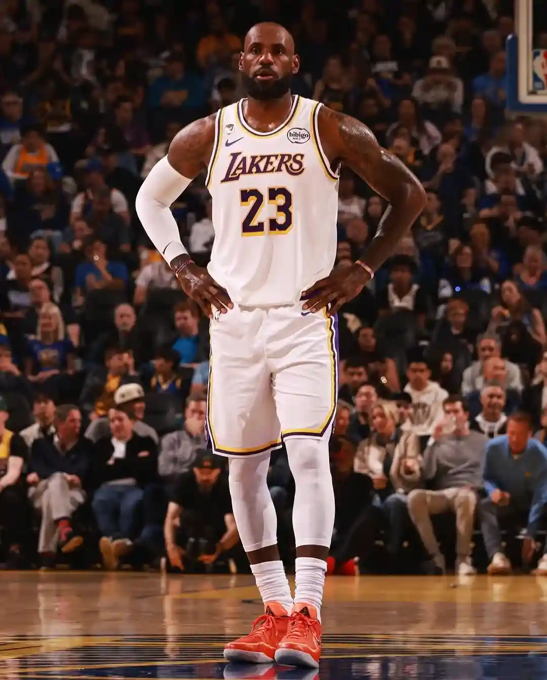 勒布朗-詹姆斯亮相耐克勒布朗 23 "大爆炸 "PE 秀 Nike LeBron 9 Big Bang, Nike LeBron 23, Nike, NBA, LeBron James - 勒布朗-詹姆斯亮相耐克勒布朗 23 "大爆炸 "PE 秀