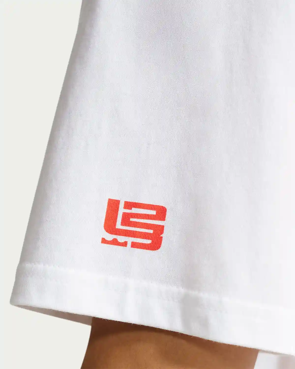 Nike LeBron 23, Nike, NBA - 這件耐克勒布朗襯衫幾乎包含了阿迪達斯和銳步的標志