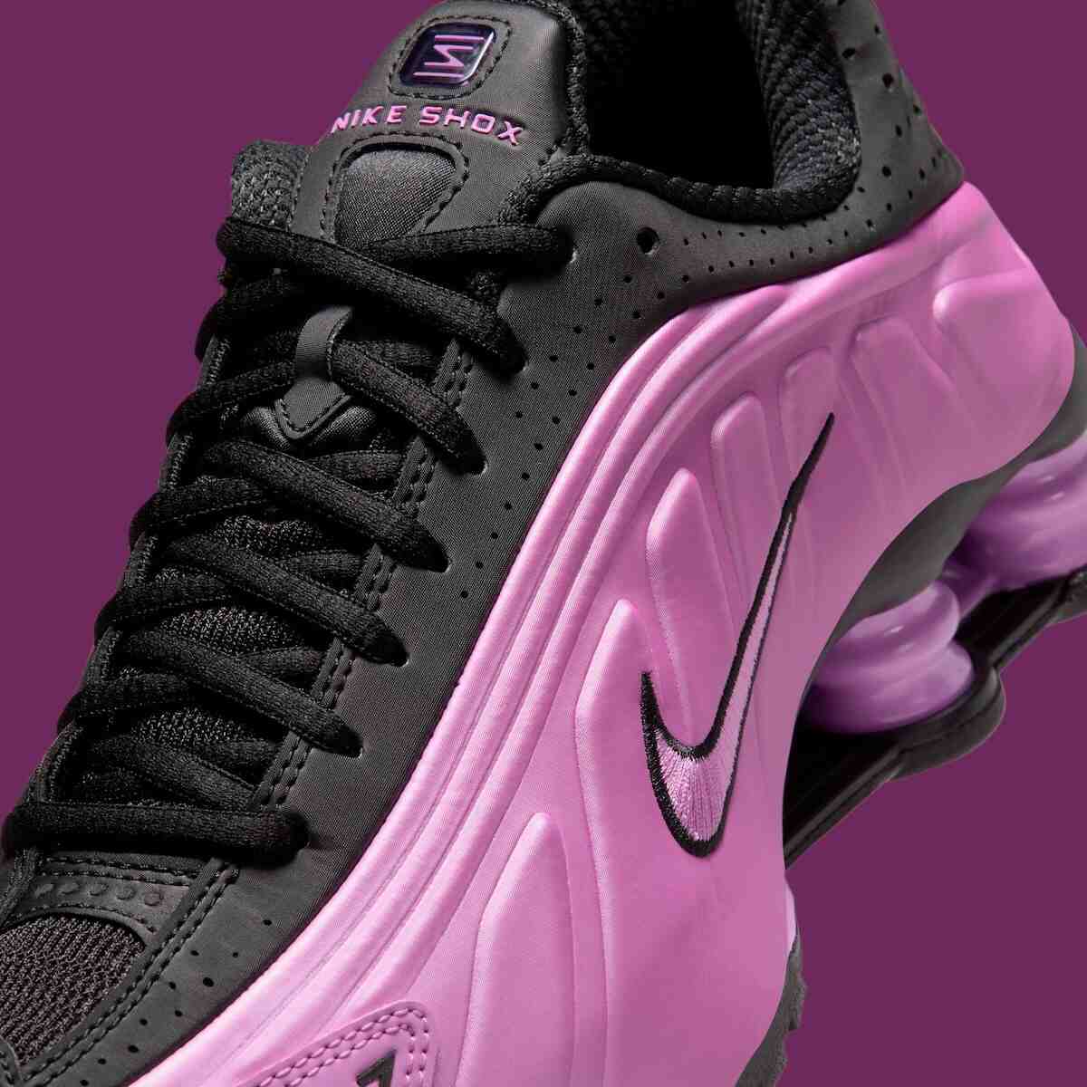 Nike Shox, Nike - 耐克為 2026 年夏季的 Shox R4 換上了 "黑色 "和 "淺品紅色 "的新裝