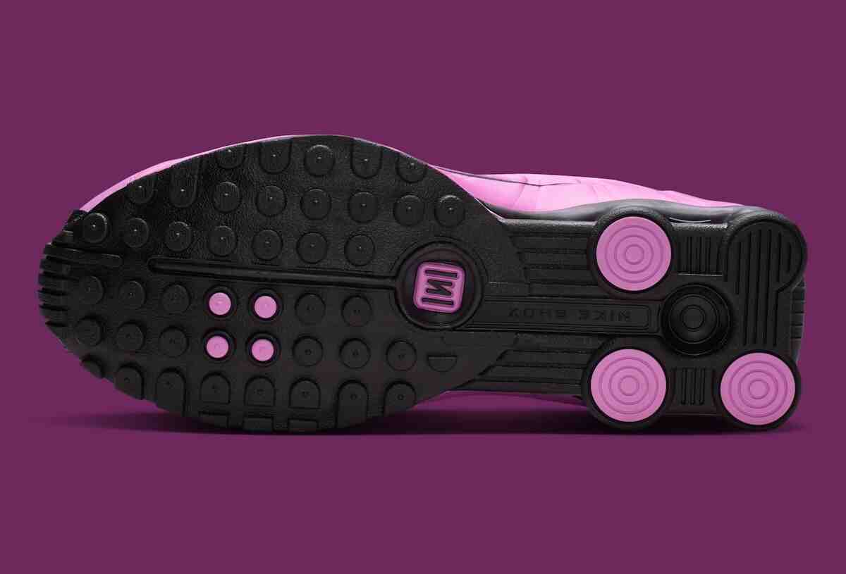 Nike Shox, Nike - 耐克為 2026 年夏季的 Shox R4 換上了 "黑色 "和 "淺品紅色 "的新裝