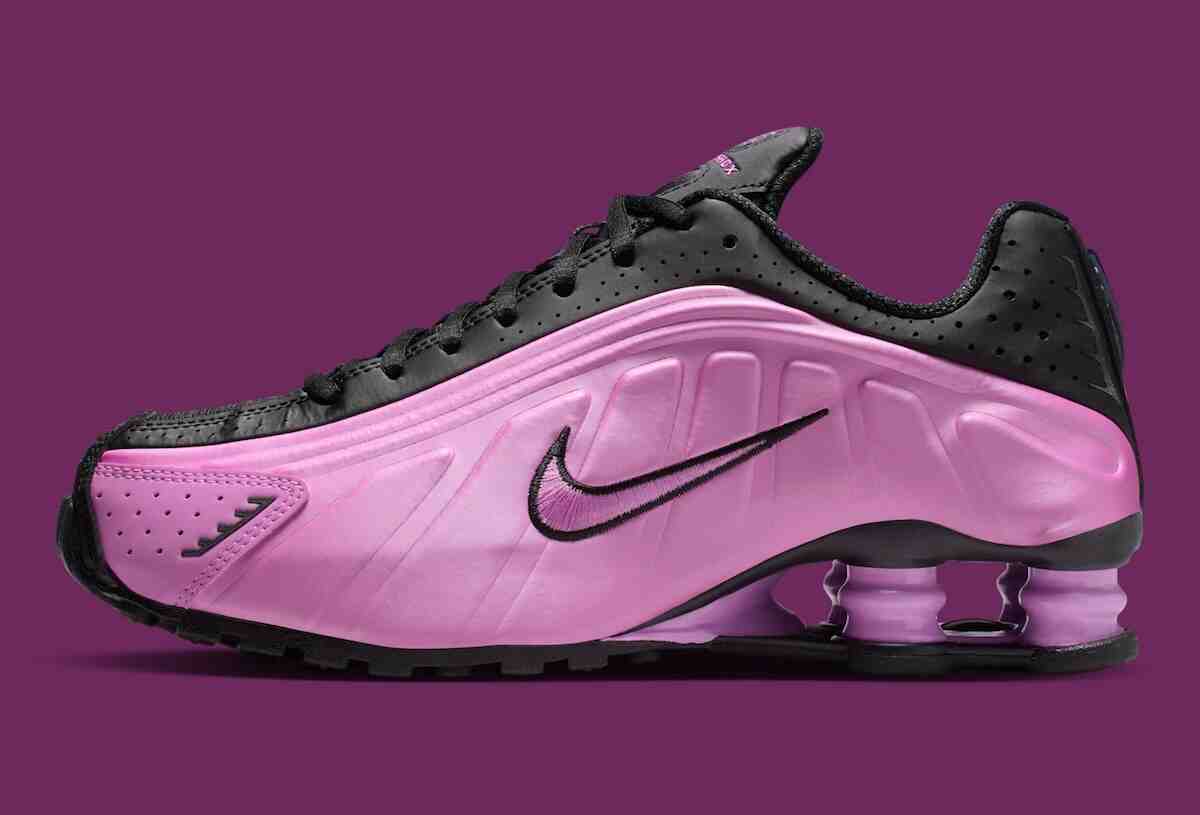 Nike Shox, Nike - 耐克為 2026 年夏季的 Shox R4 換上了 "黑色 "和 "淺品紅色 "的新裝