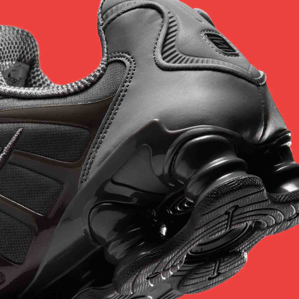 Nike Shox, Nike - 耐克 Shox TL SE "煙灰色/亮深紅色 "2026 年 4 月發佈