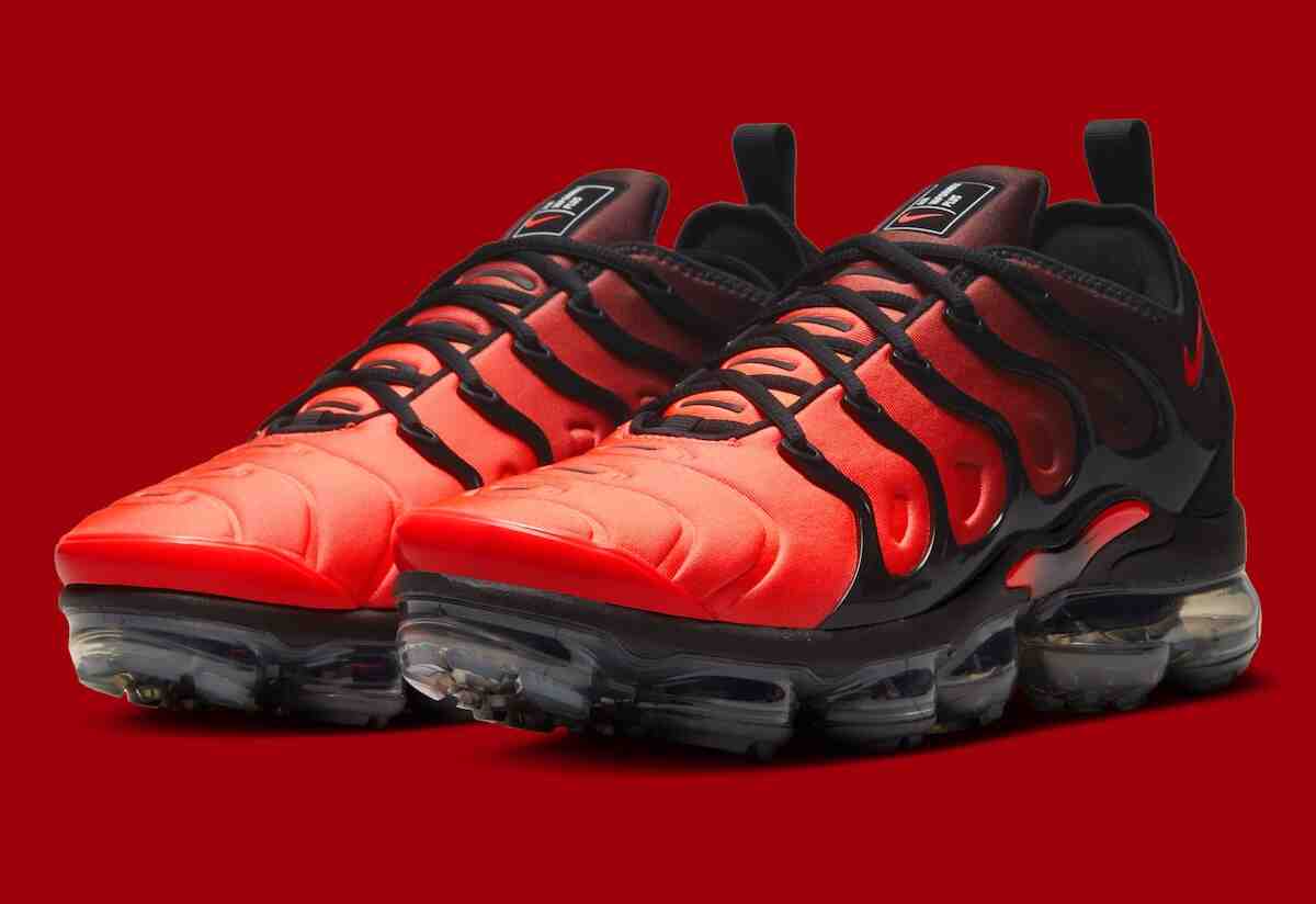 Nike VaporMax Plus, Nike - 耐克 Vapormax Plus "黑/亮深紅色 "3 月 20 日回歸