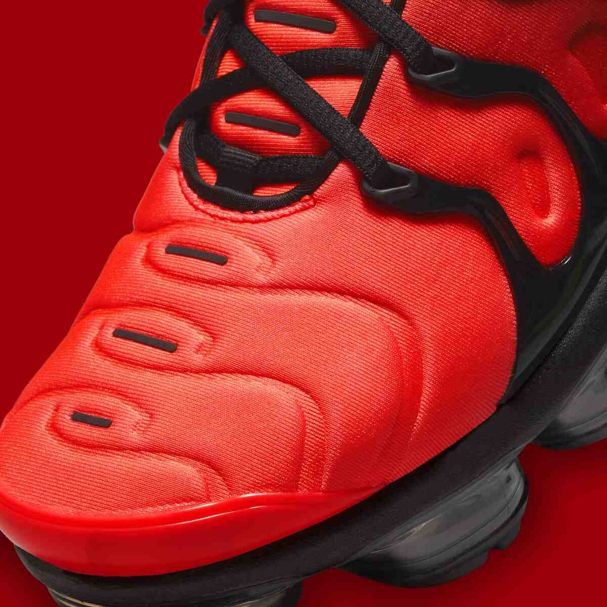 Nike VaporMax Plus, Nike - 耐克 Vapormax Plus "黑/亮深紅色 "3 月 20 日回歸
