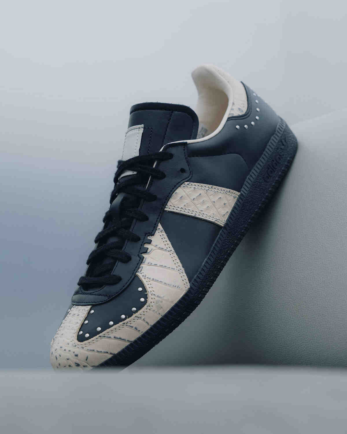 adidas Handball Spezial, adidas F50, adidas BW Army, adidas - 惠特克集團和 adidas Originals 推出 "杜絕重復 "系列