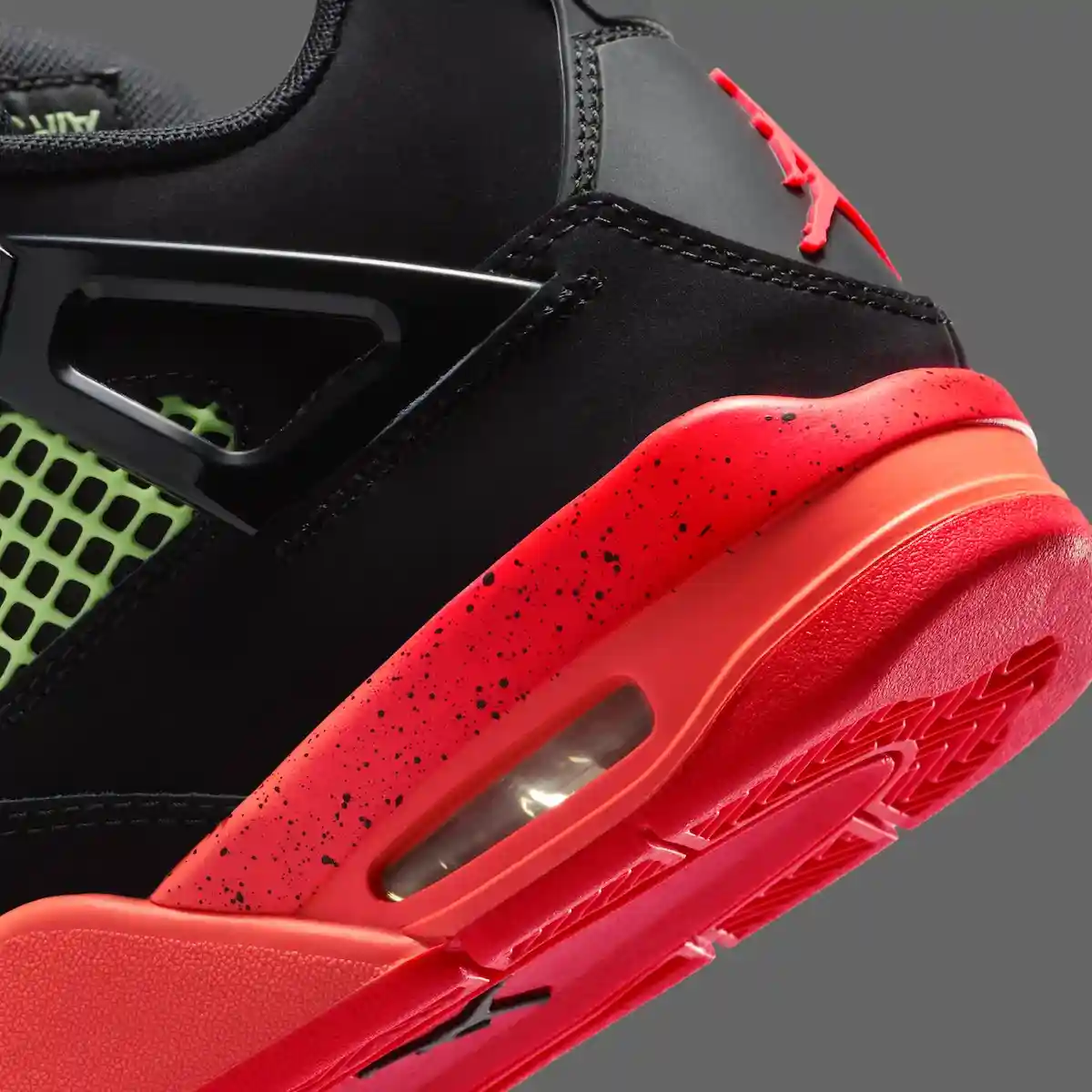 Nike, Air Jordan 4, Air Jordan - Air Jordan 4 GS "黑色/Infrared 23 "將於 2026 年 5 月發佈