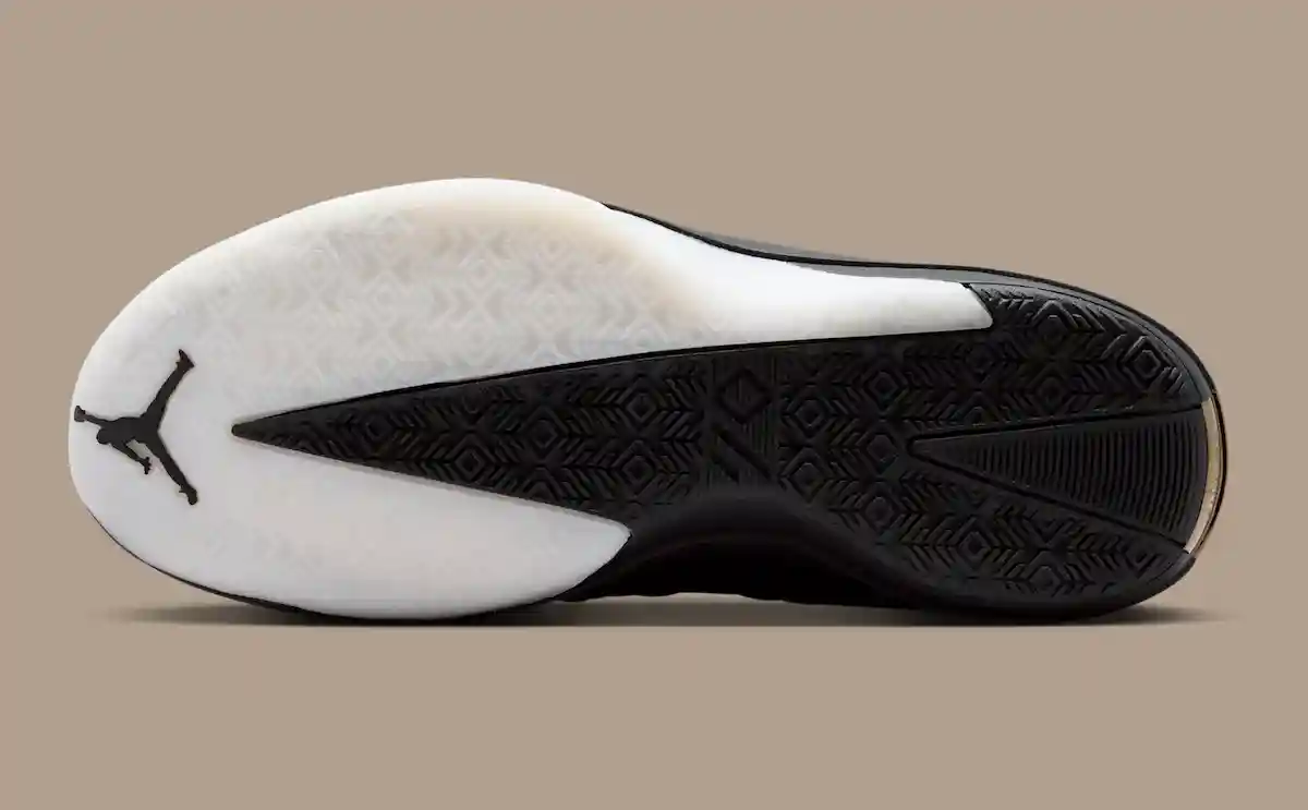 Air Jordan XX8, Air Jordan 4028, Air Jordan 40, Air Jordan 4, Air Jordan - Air Jordan 4028 以 "黑色/金屬金色 "亮相