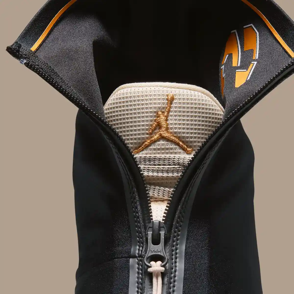 Air Jordan XX8, Air Jordan 4028, Air Jordan 40, Air Jordan 4, Air Jordan - Air Jordan 4028 以 "黑色/金屬金色 "亮相