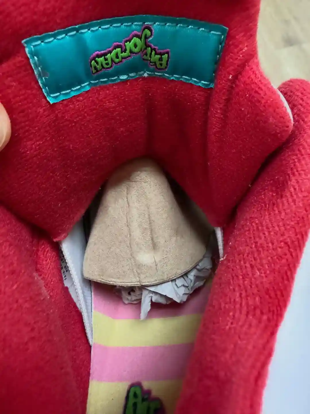 Air Jordan 5 Fresh Prince, Air Jordan 5 Fire Red, Air Jordan 5, Air Jordan - Air Jordan 5 無鞋帶火紅色 "新鮮王子 "樣品浮出水面