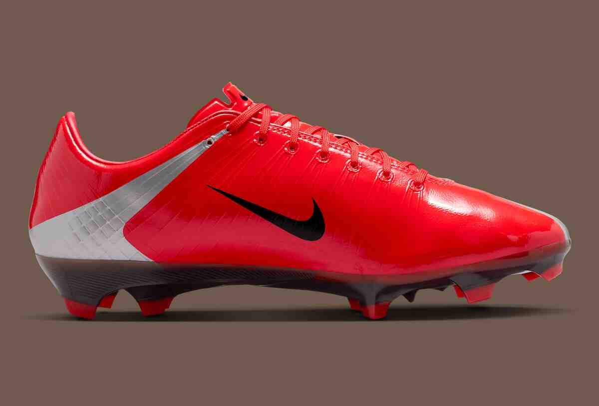 Nike Mercurial, Nike - 克里斯蒂亞諾-朗拿度的傳奇球鞋耐克 Mercurial Superfly 1 4 月 7 日回歸