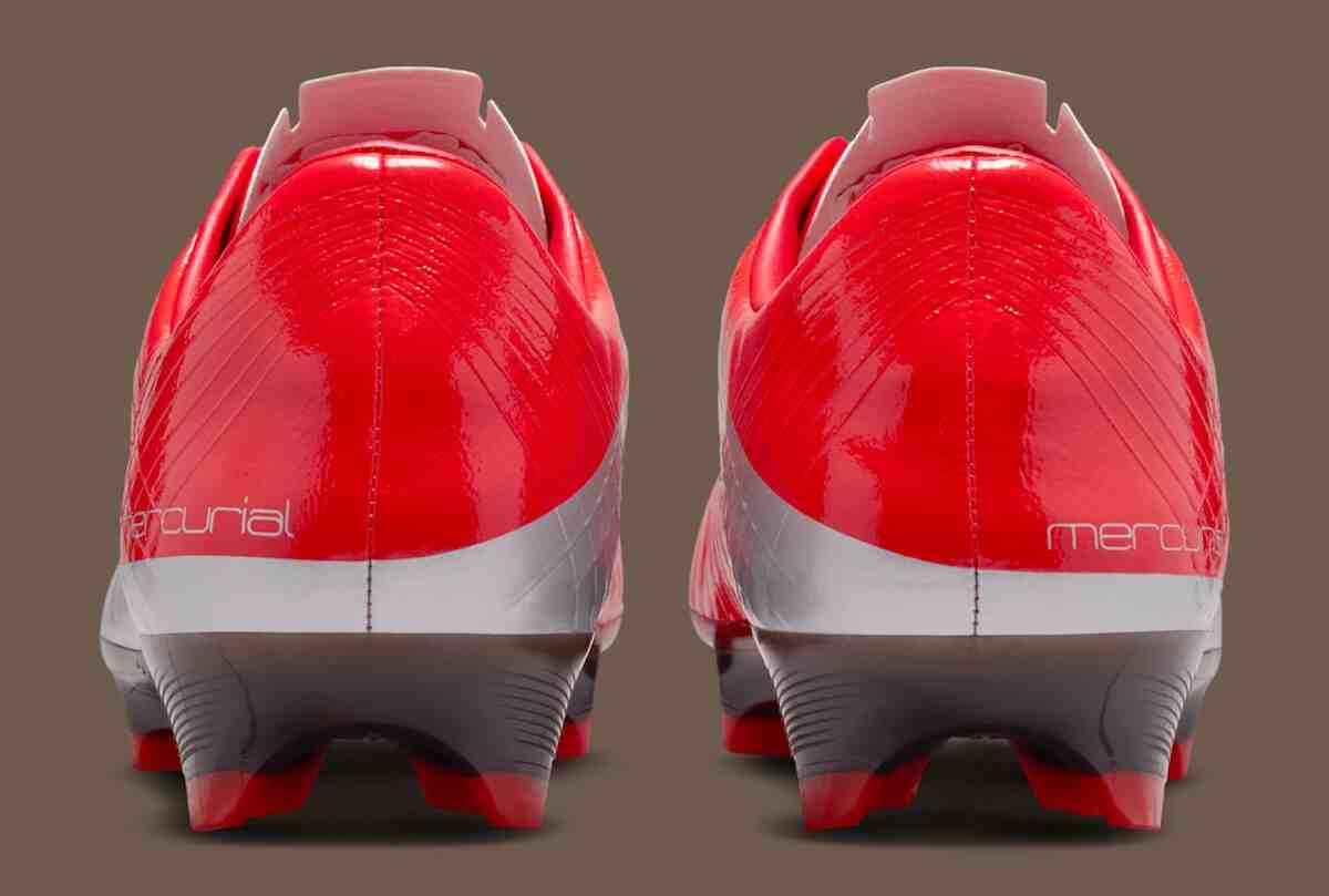 Nike Mercurial, Nike - 克里斯蒂亞諾-朗拿度的傳奇球鞋耐克 Mercurial Superfly 1 4 月 7 日回歸