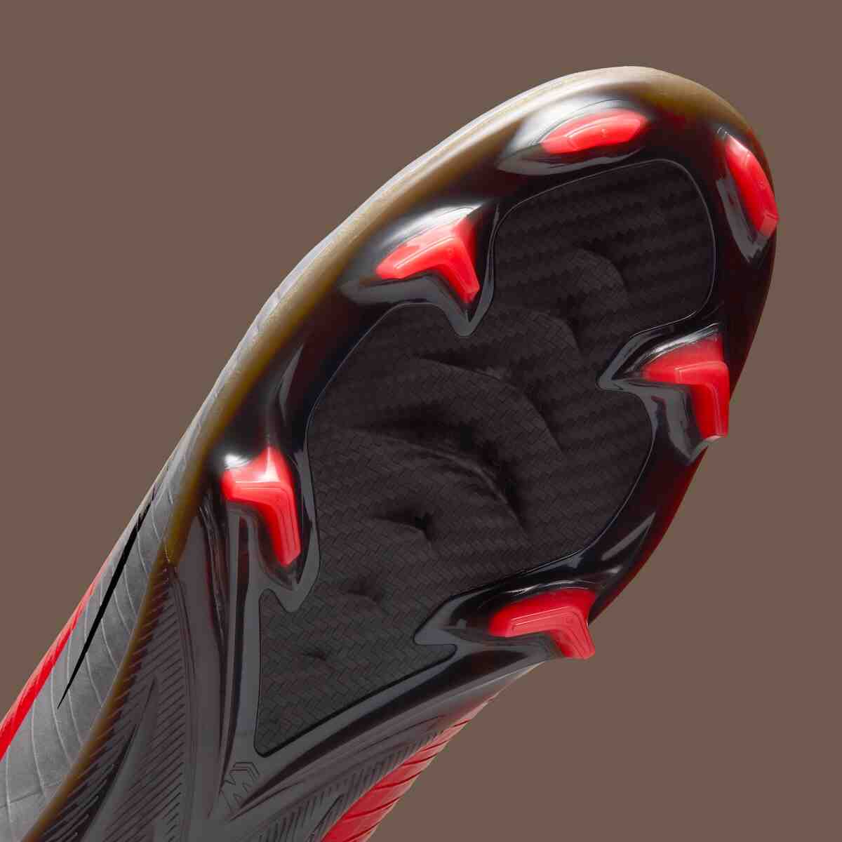 Nike Mercurial, Nike - 克里斯蒂亞諾-朗拿度的傳奇球鞋耐克 Mercurial Superfly 1 4 月 7 日回歸