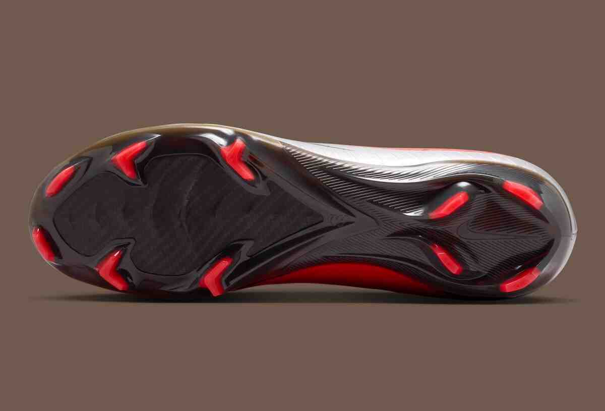 Nike Mercurial, Nike - 克里斯蒂亞諾-朗拿度的傳奇球鞋耐克 Mercurial Superfly 1 4 月 7 日回歸