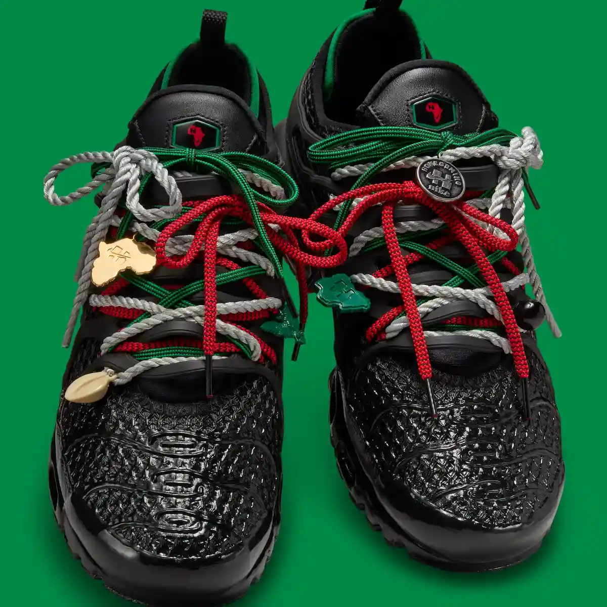 HOMECOMING x Nike Air Max Plus 本周末在拉各斯亮相 Nike Air Max Plus, Nike Air Max, Nike - HOMECOMING x Nike Air Max Plus 本周末在拉各斯亮相