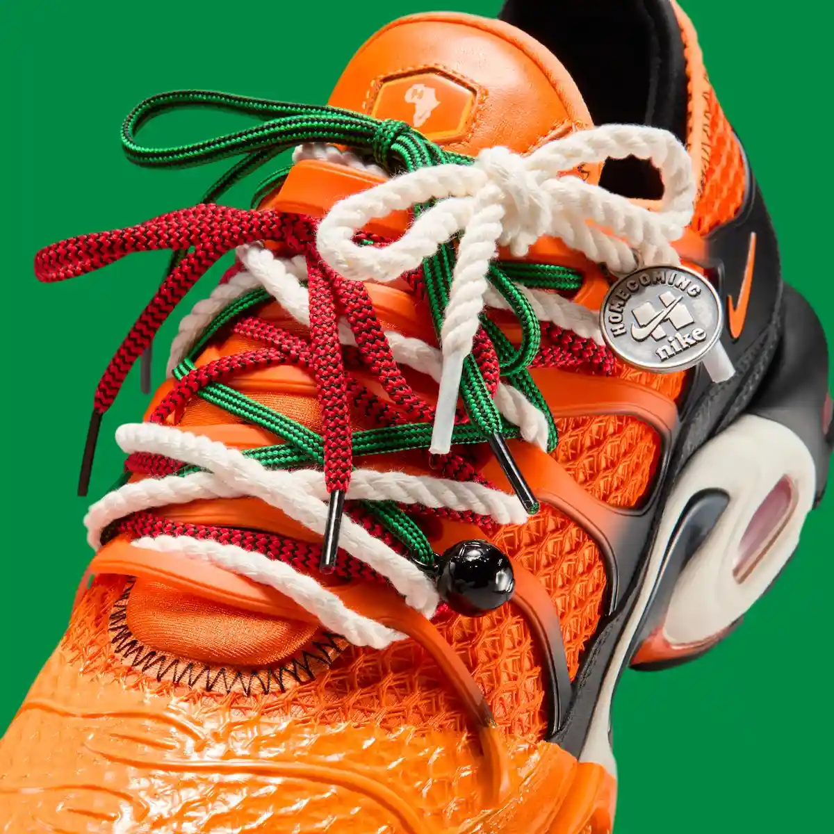 HOMECOMING x Nike Air Max Plus 本周末在拉各斯亮相 Nike Air Max Plus, Nike Air Max, Nike - HOMECOMING x Nike Air Max Plus 本周末在拉各斯亮相