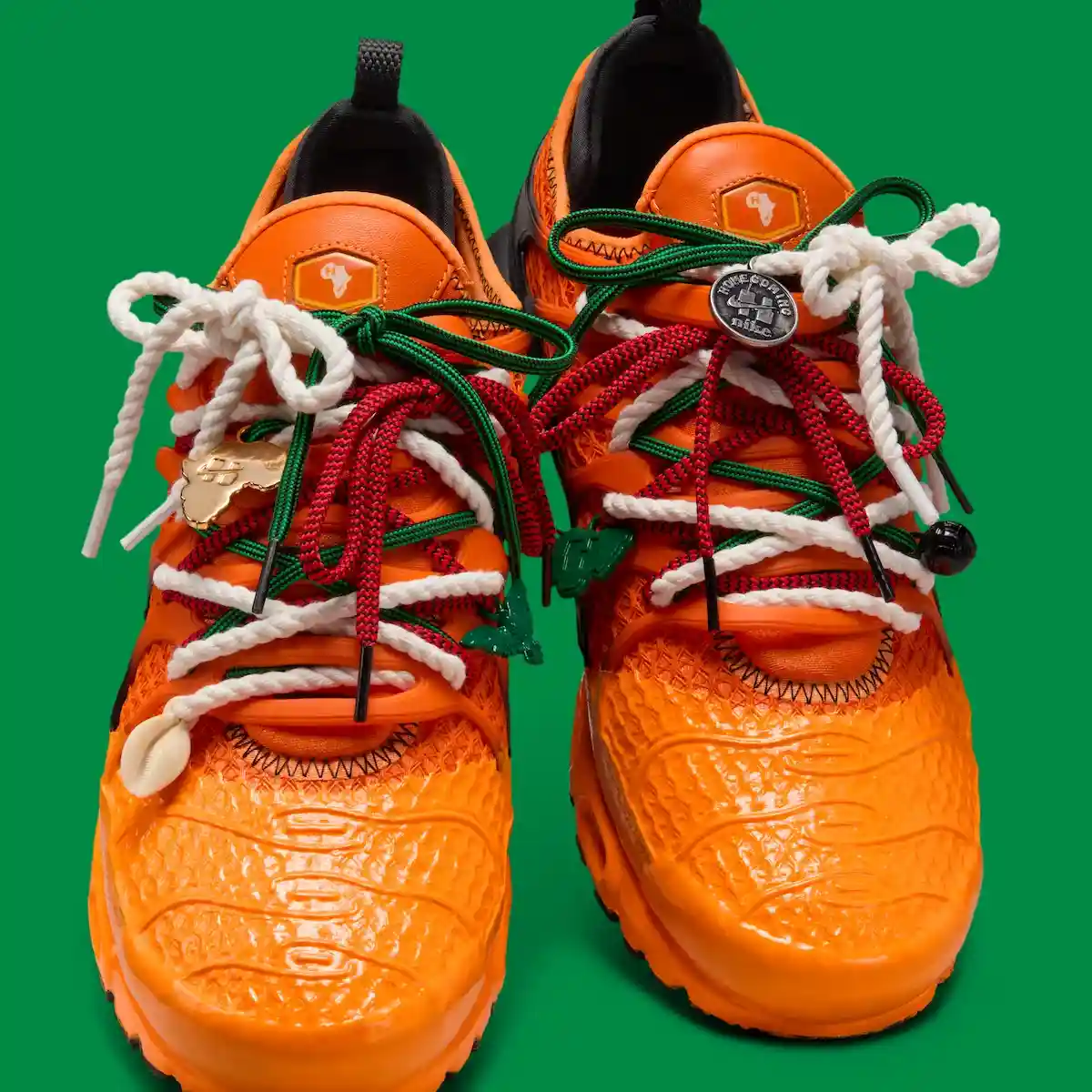 HOMECOMING x Nike Air Max Plus 本周末在拉各斯亮相 Nike Air Max Plus, Nike Air Max, Nike - HOMECOMING x Nike Air Max Plus 本周末在拉各斯亮相