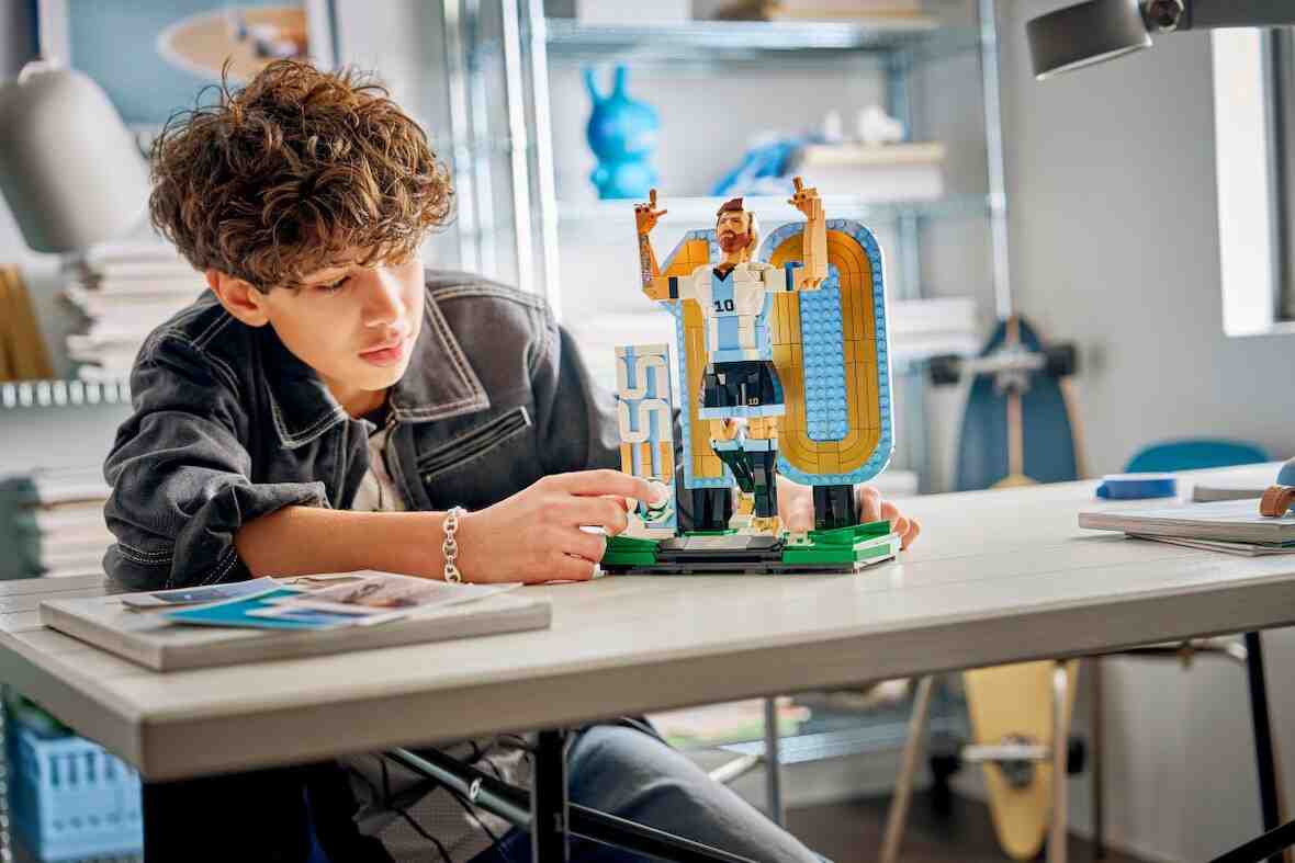 Lionel Messi, LEGO, END - 樂高 FIFA 世界盃系列將梅西、朗拿度、姆巴佩和小維尼帶到磚塊中