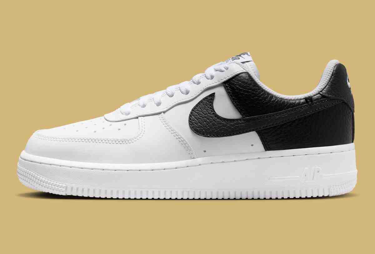 這款 Nike Air Force 1 Low 女裝包括 "金色吊墜手鏈"。 Nike Air Force 1 Low, Nike Air Force 1, Nike - 這款 Nike Air Force 1 Low 女裝包括 "金色吊墜手鏈"。