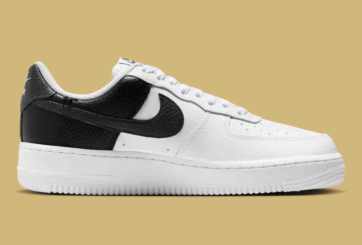 這款 Nike Air Force 1 Low 女裝包括 "金色吊墜手鏈"。 Nike Air Force 1 Low, Nike Air Force 1, Nike - 這款 Nike Air Force 1 Low 女裝包括 "金色吊墜手鏈"。