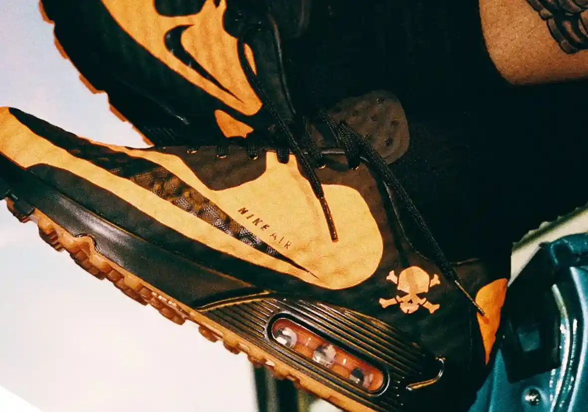 耐克 Air Max 瘋狂 90 套件將足球基因融入到完美的混合動力中 Nike Air Max 90, Nike Air Max, Nike - 耐克 Air Max 瘋狂 90 套件將足球基因融入到完美的混合動力中